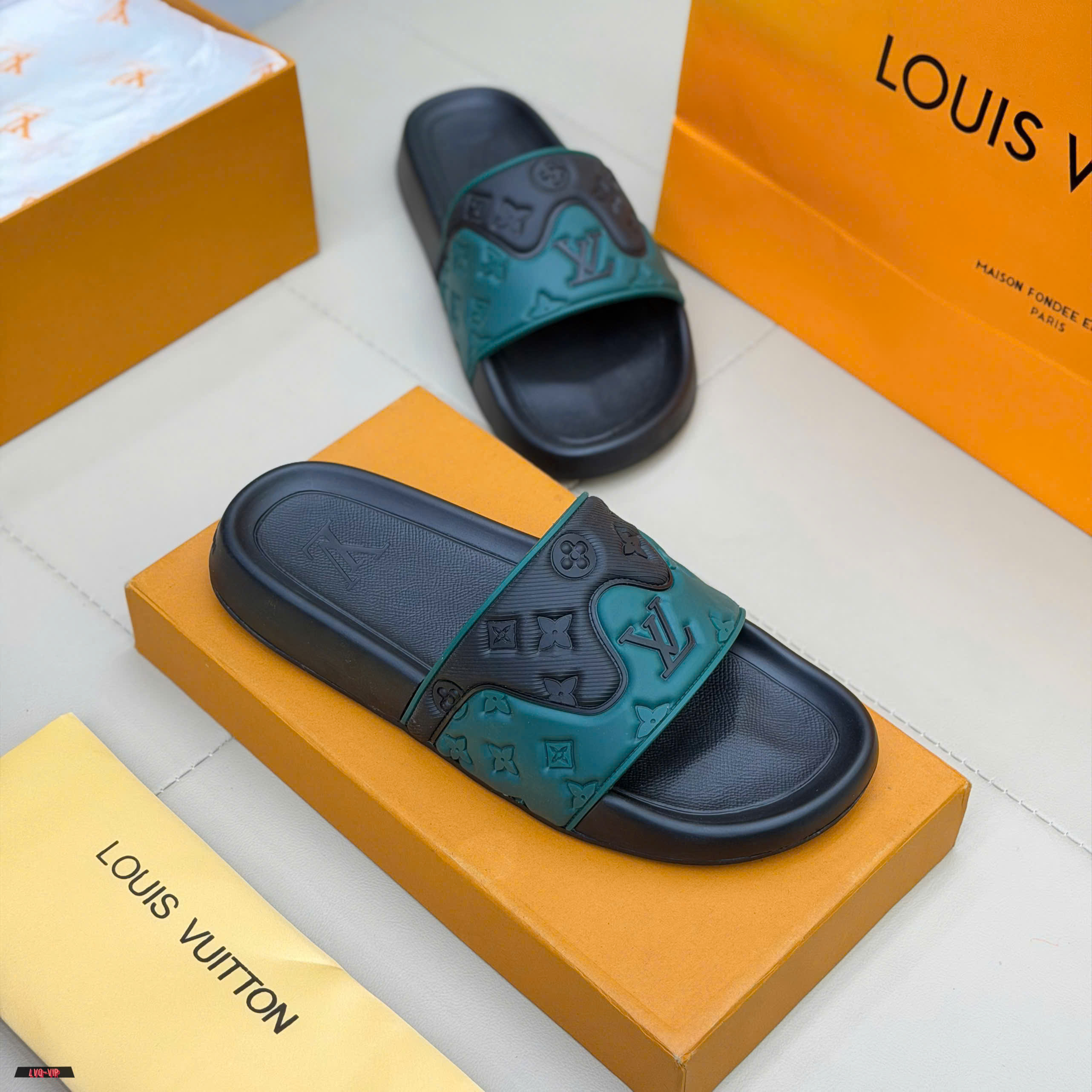 Dép lê slide quai ngang Louis Vuitton LV monogram Đen phối Xám Like Auth 38-43 LVQ