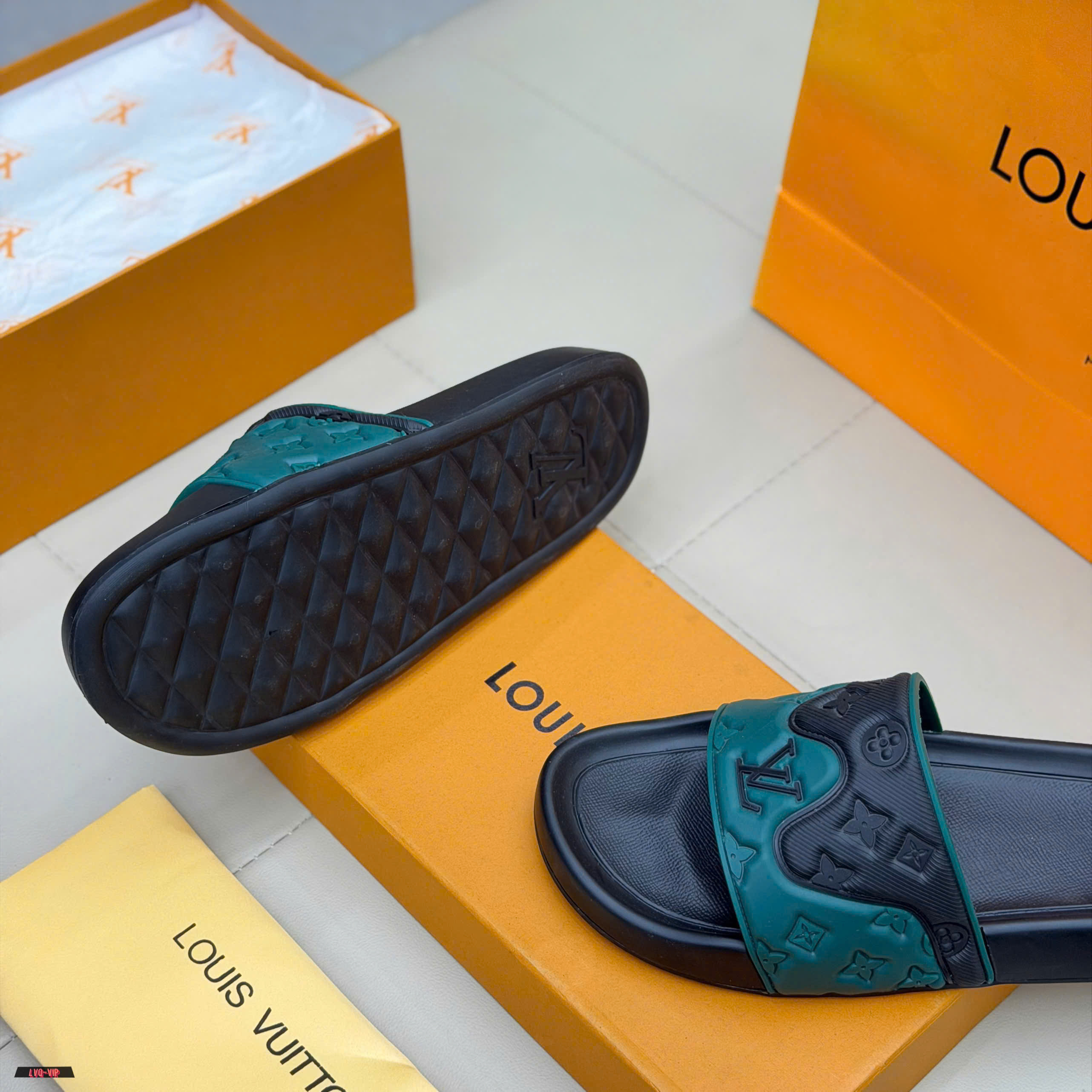 Dép lê slide quai ngang Louis Vuitton LV monogram Đen phối Xám Like Auth 38-43 LVQ