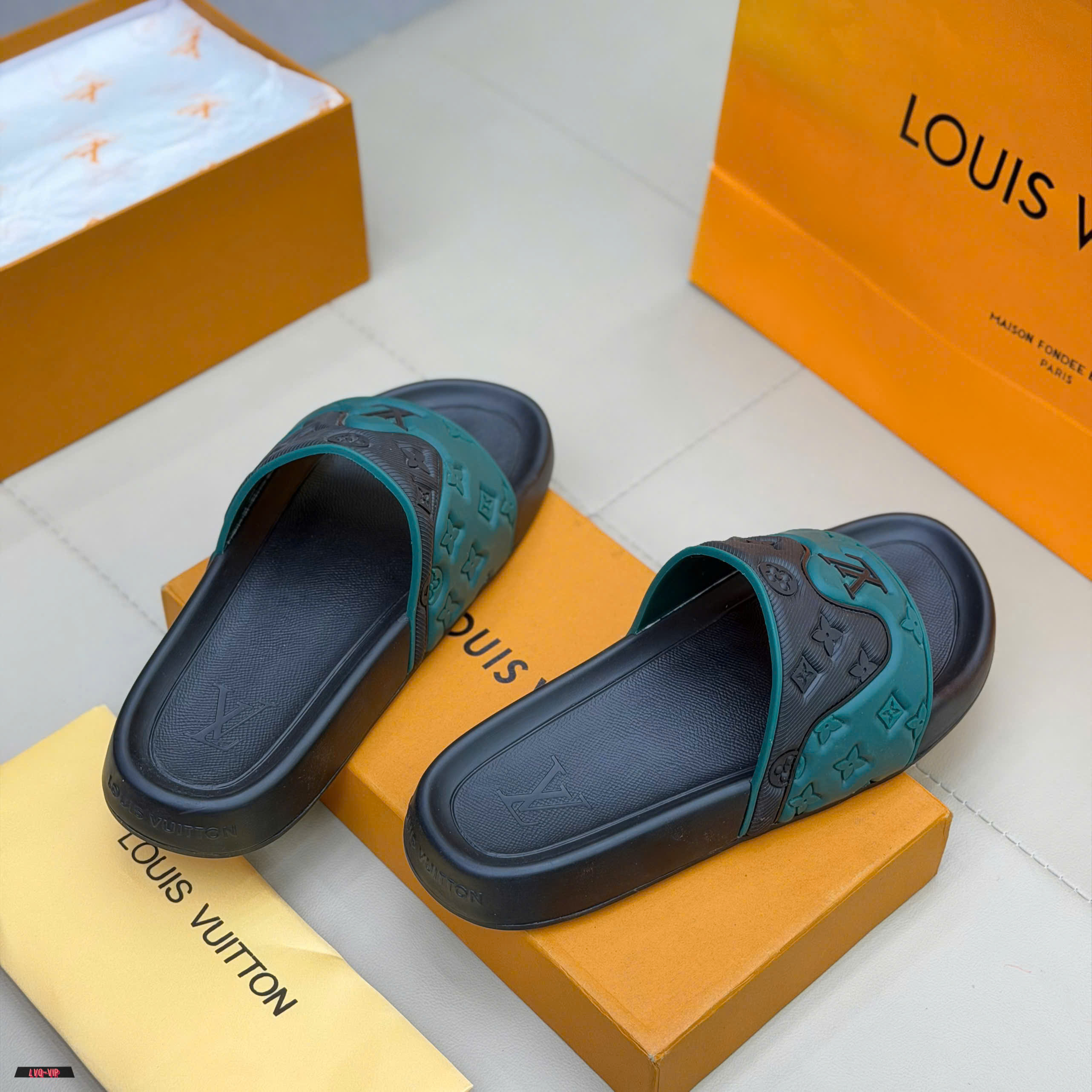 Dép lê slide quai ngang Louis Vuitton LV monogram Đen phối Xám Like Auth 38-43 LVQ