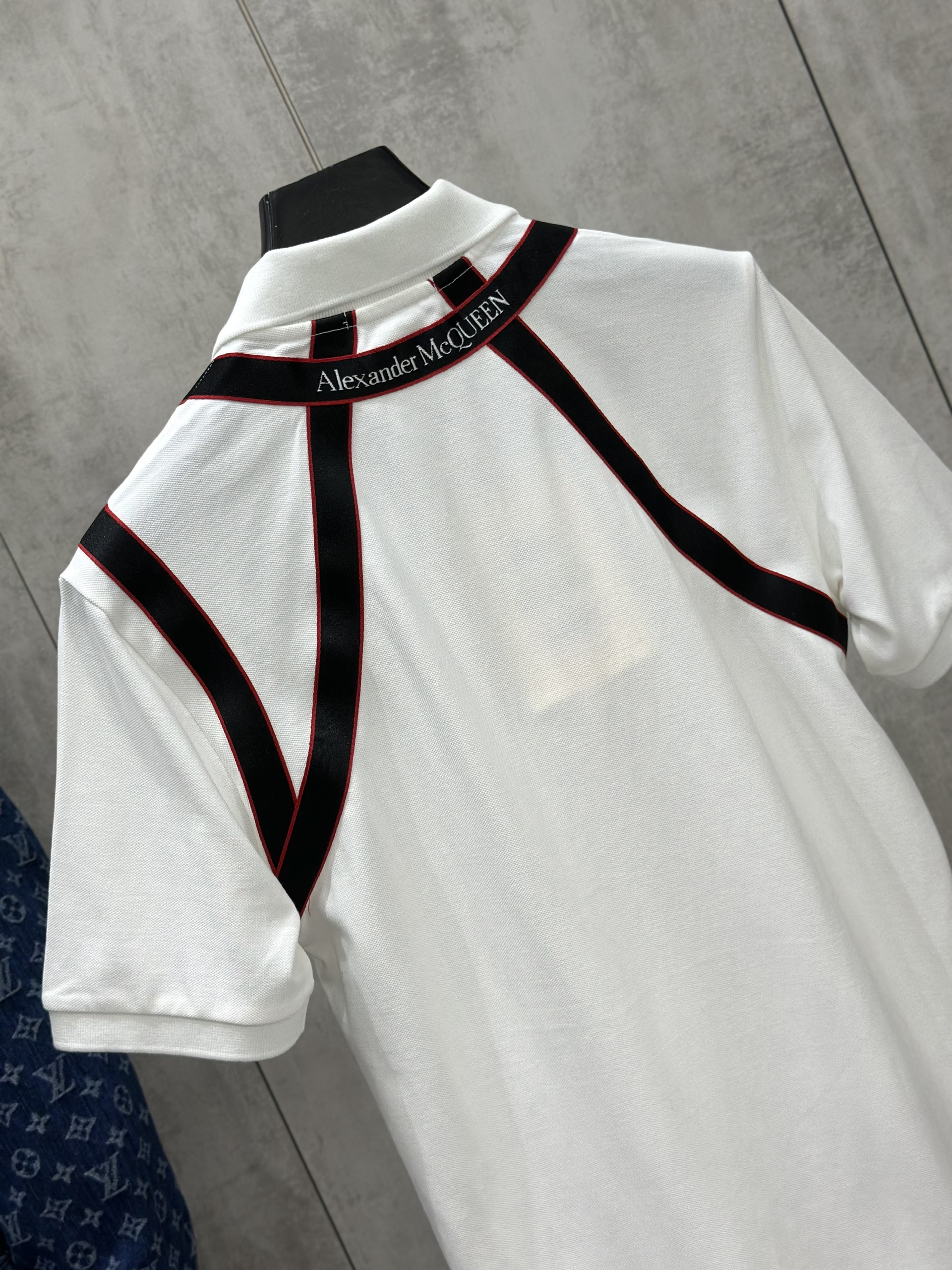 Áo polo Mcqueen MCQ Trắng phối vạt vai Đen Like Auth S-XL VTN