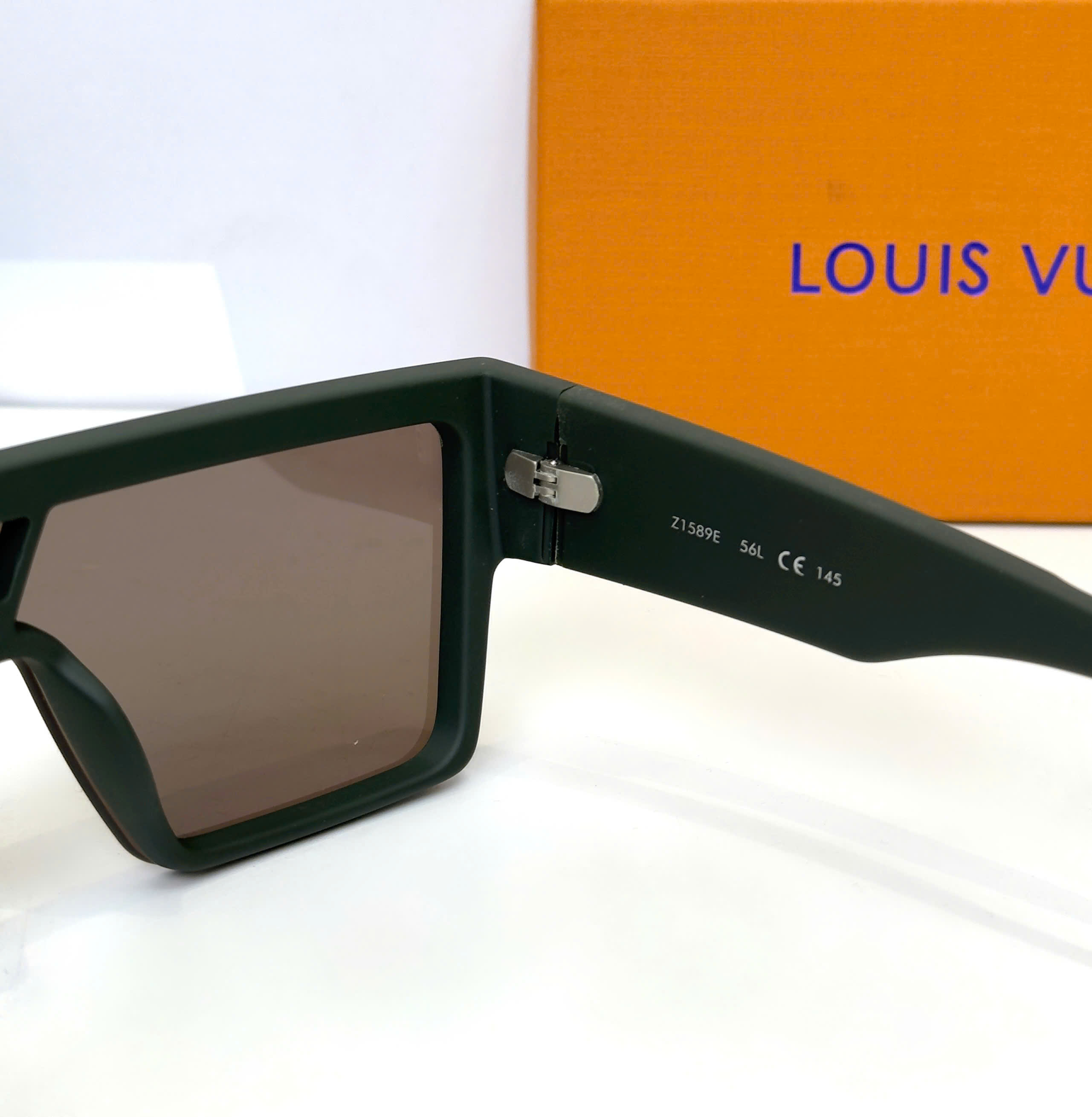 Kính mắt thời trang Louis Vuitton LV Đen mắt Nâu Like Auth on web fulbox DDT