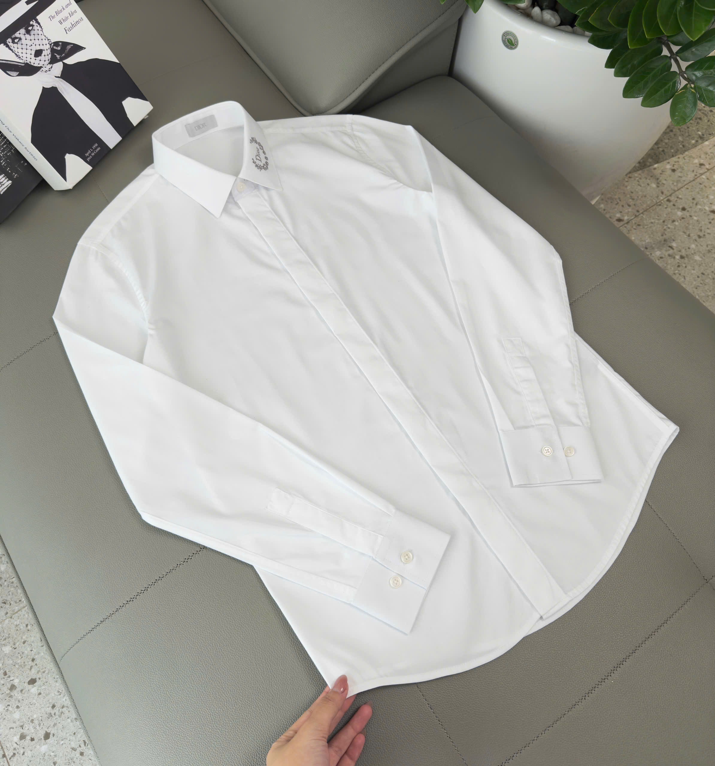 Áo sơ mi Dior CD Trắng logo thêu Hoa check cổ Like AUth 38-41 DDT