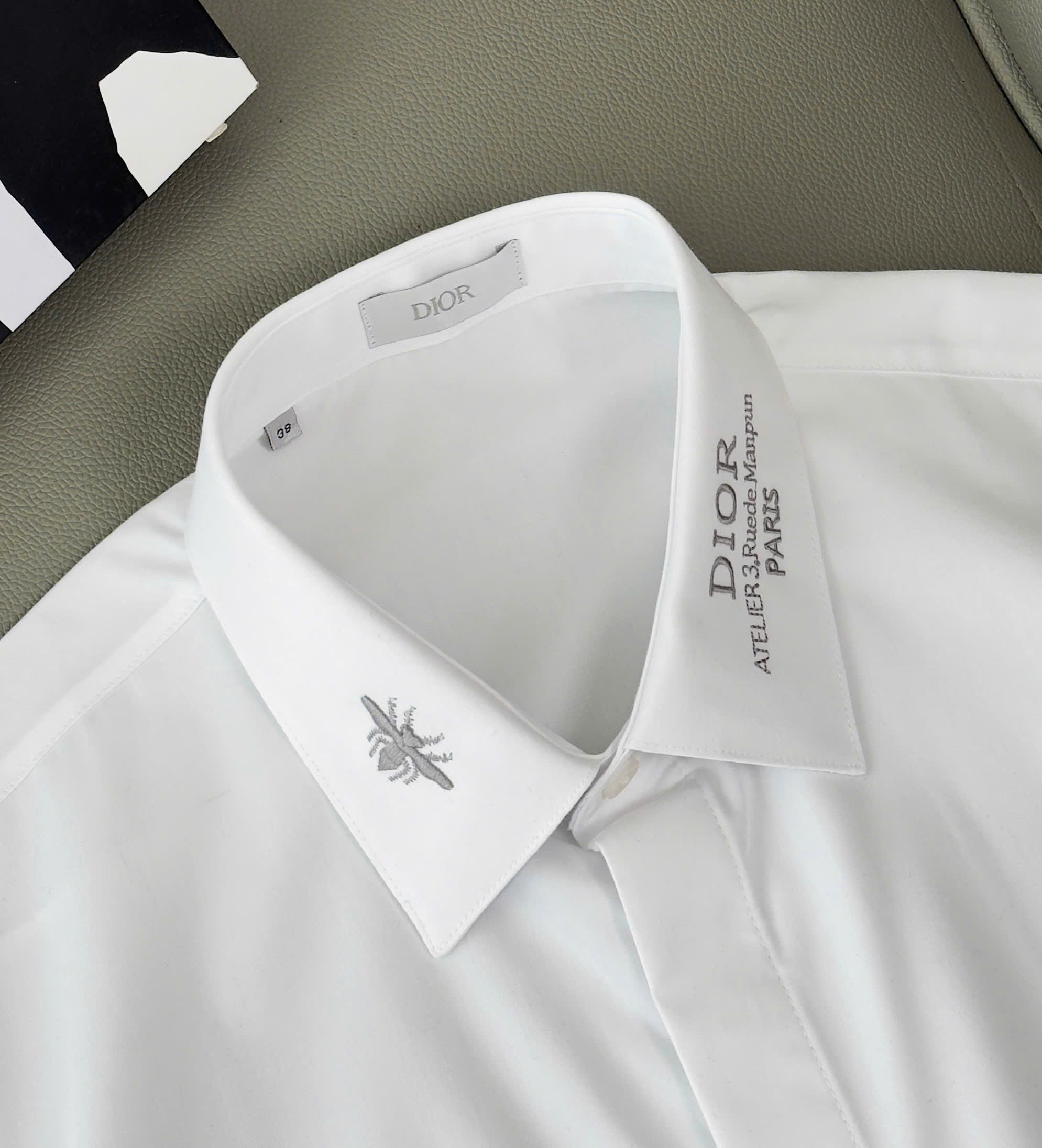 Áo sơ mi Dior CD Trắng logo thêu Ong check cổ Like AUth 38-41 DDT