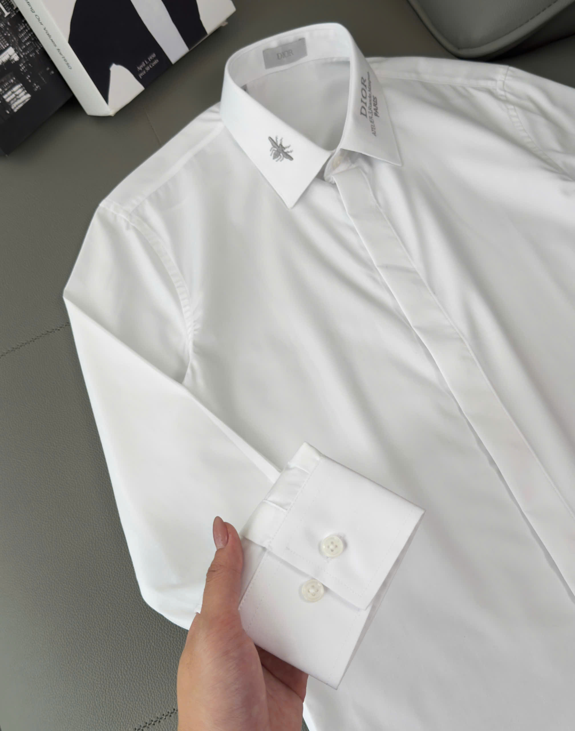 Áo sơ mi Dior CD Trắng logo thêu Ong check cổ Like AUth 38-41 DDT