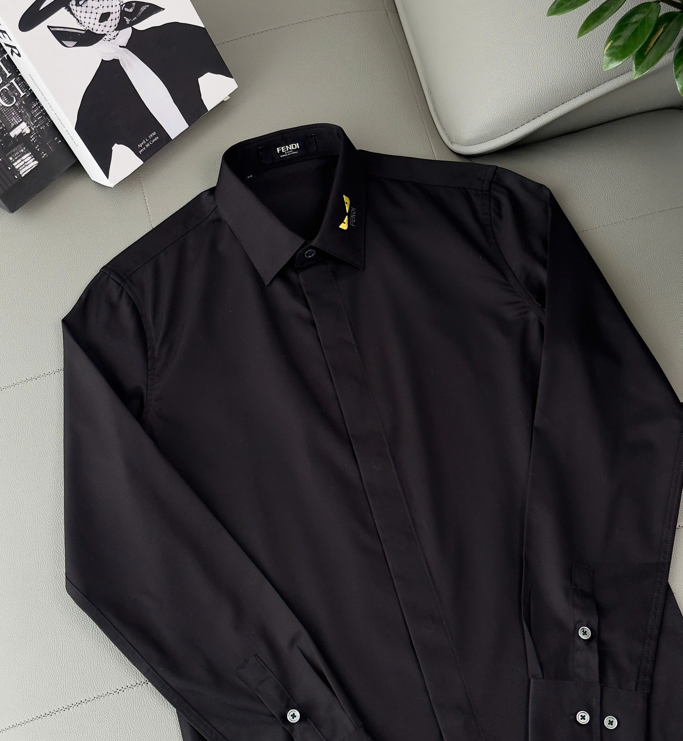 Áo sơ mi Fendi FD Đen trơn logo đôi mắt Vàng check cổ Like AUth 38-41 DDT