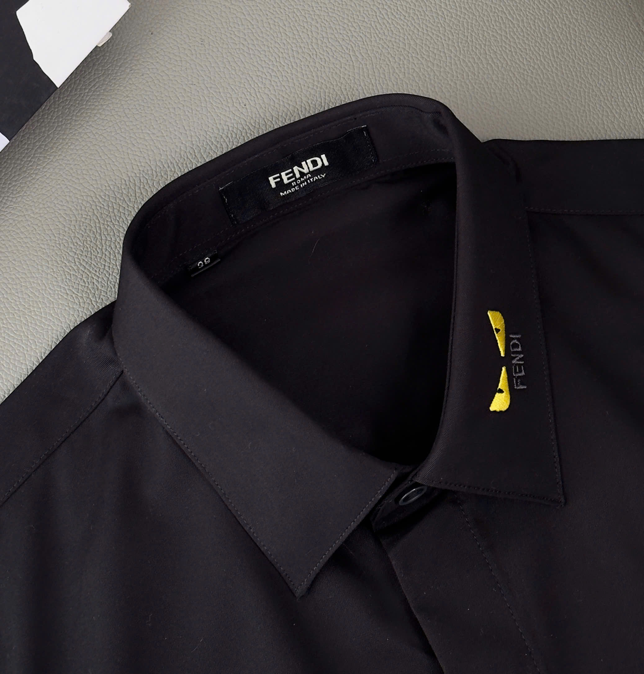 Áo sơ mi Fendi FD Đen trơn logo đôi mắt Vàng check cổ Like AUth 38-41 DDT