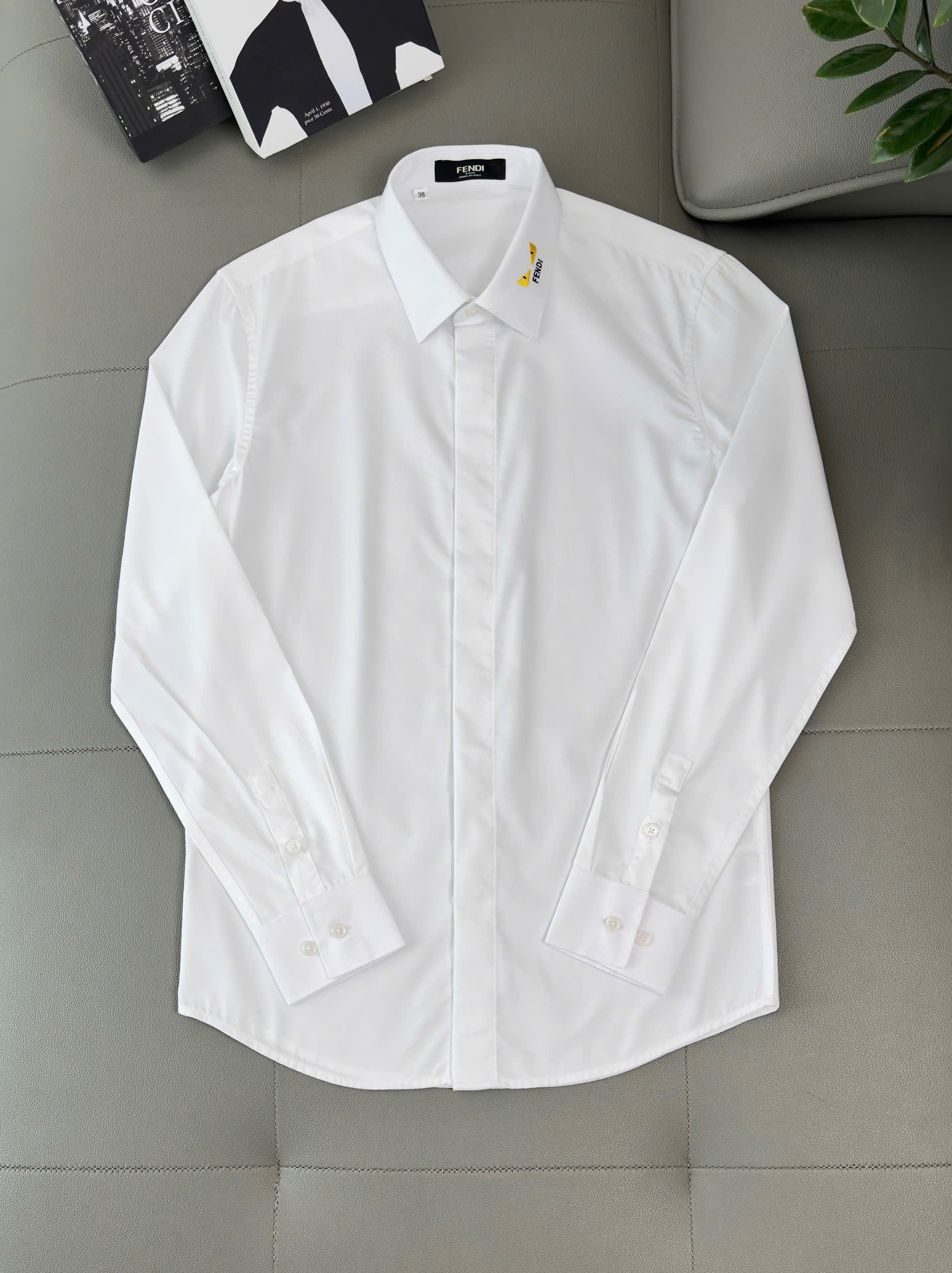 Áo sơ mi Fendi FD Trắng trơn logo đôi mắt Vàng check cổ Like AUth 38-41 DDT