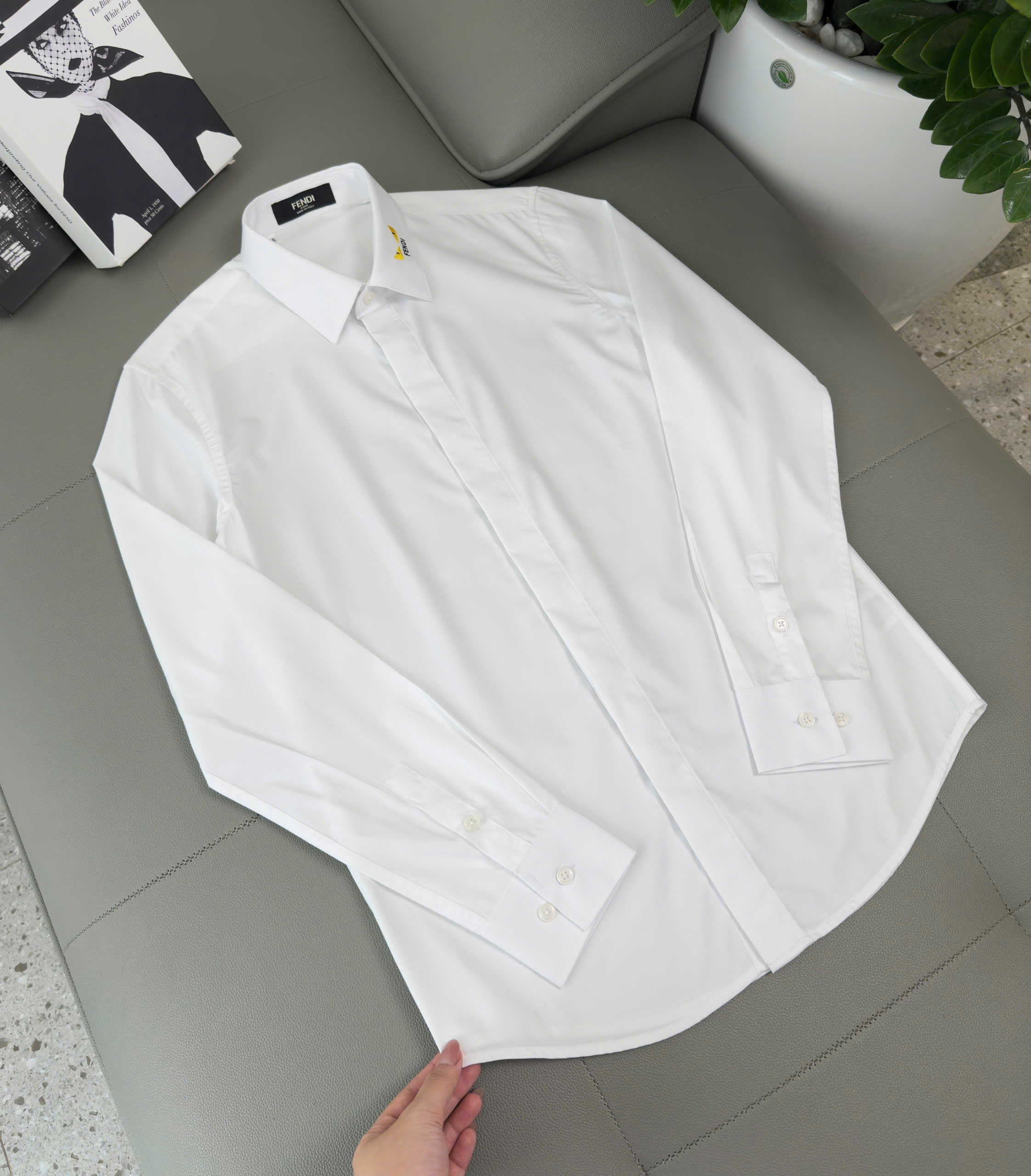 Áo sơ mi Fendi FD Trắng trơn logo đôi mắt Vàng check cổ Like AUth 38-41 DDT