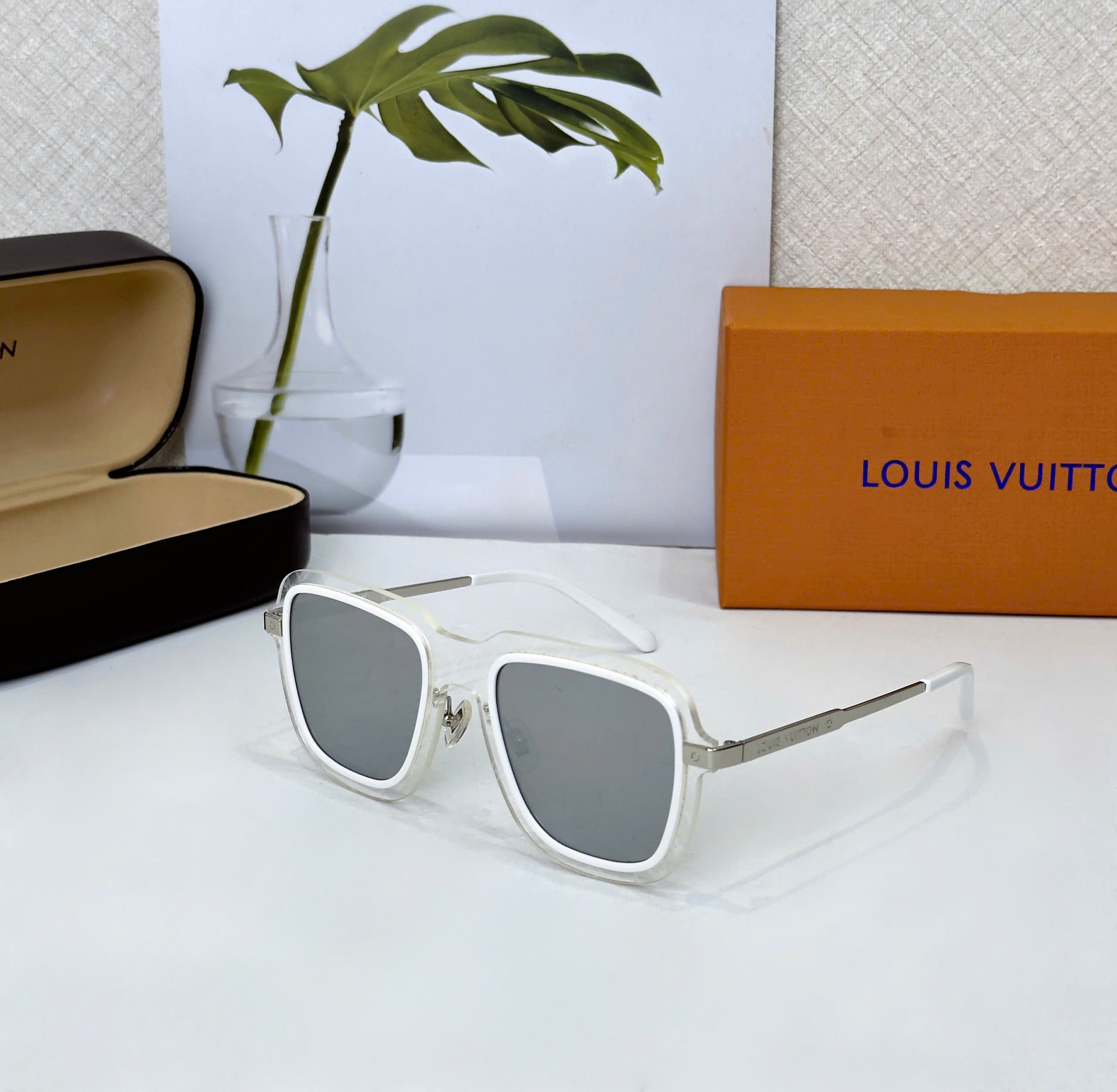 Kính mắt thời trang Louis Vuitton LV Trắng trong mắt Đen bạc Like Auth on web fulbox DDT