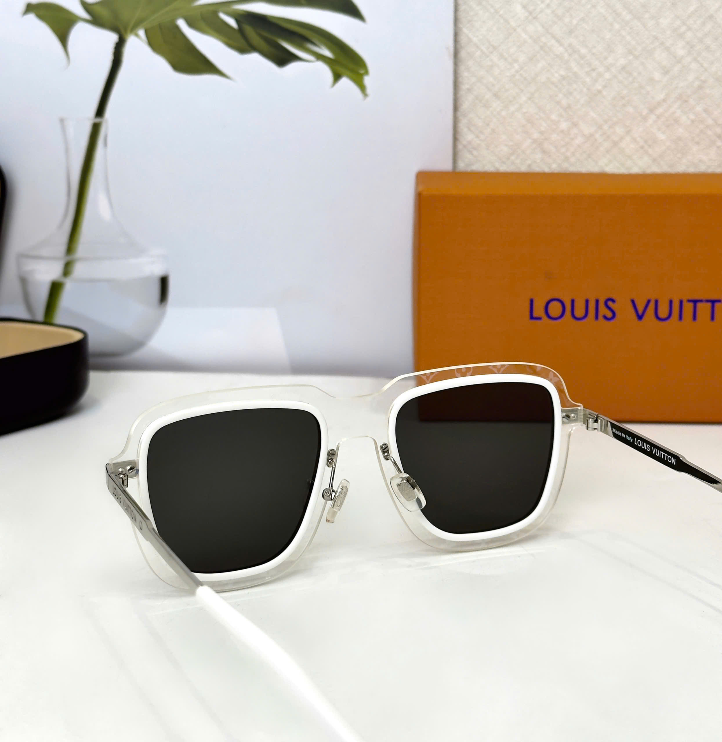 Kính mắt thời trang Louis Vuitton LV Trắng trong mắt Đen bạc Like Auth on web fulbox DDT