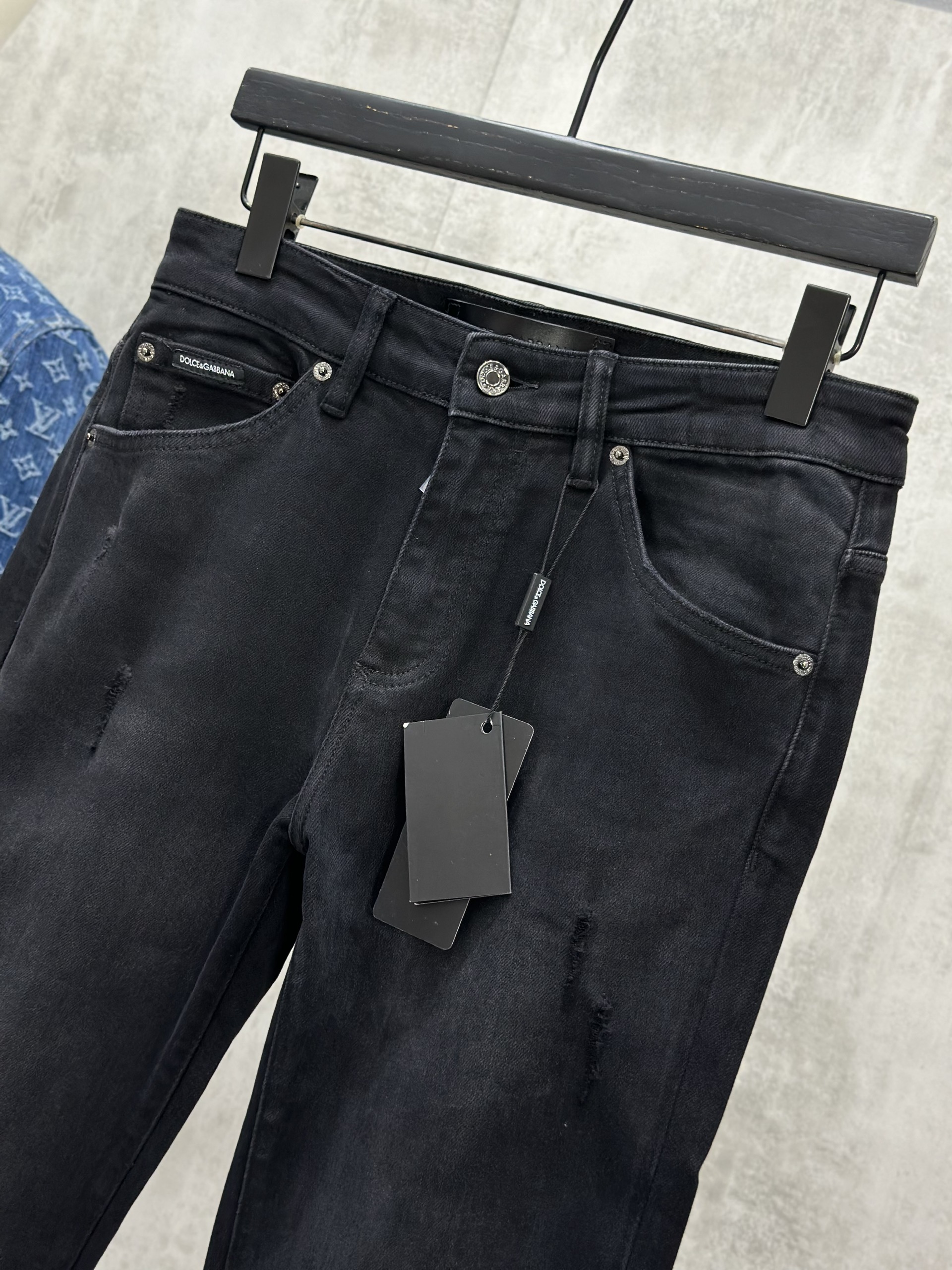 Quần jean bò Dolce Gabbana DG Đen rách xước logo tag vuông túi sau Like Auth 28-34 VTN