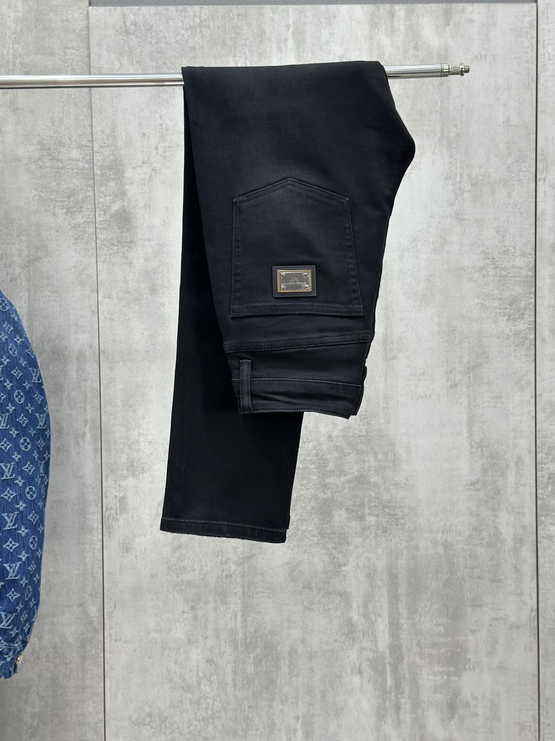 Quần jean bò Dolce Gabbana DG Đen rách xước logo tag vuông túi sau Like Auth 28-34 VTN