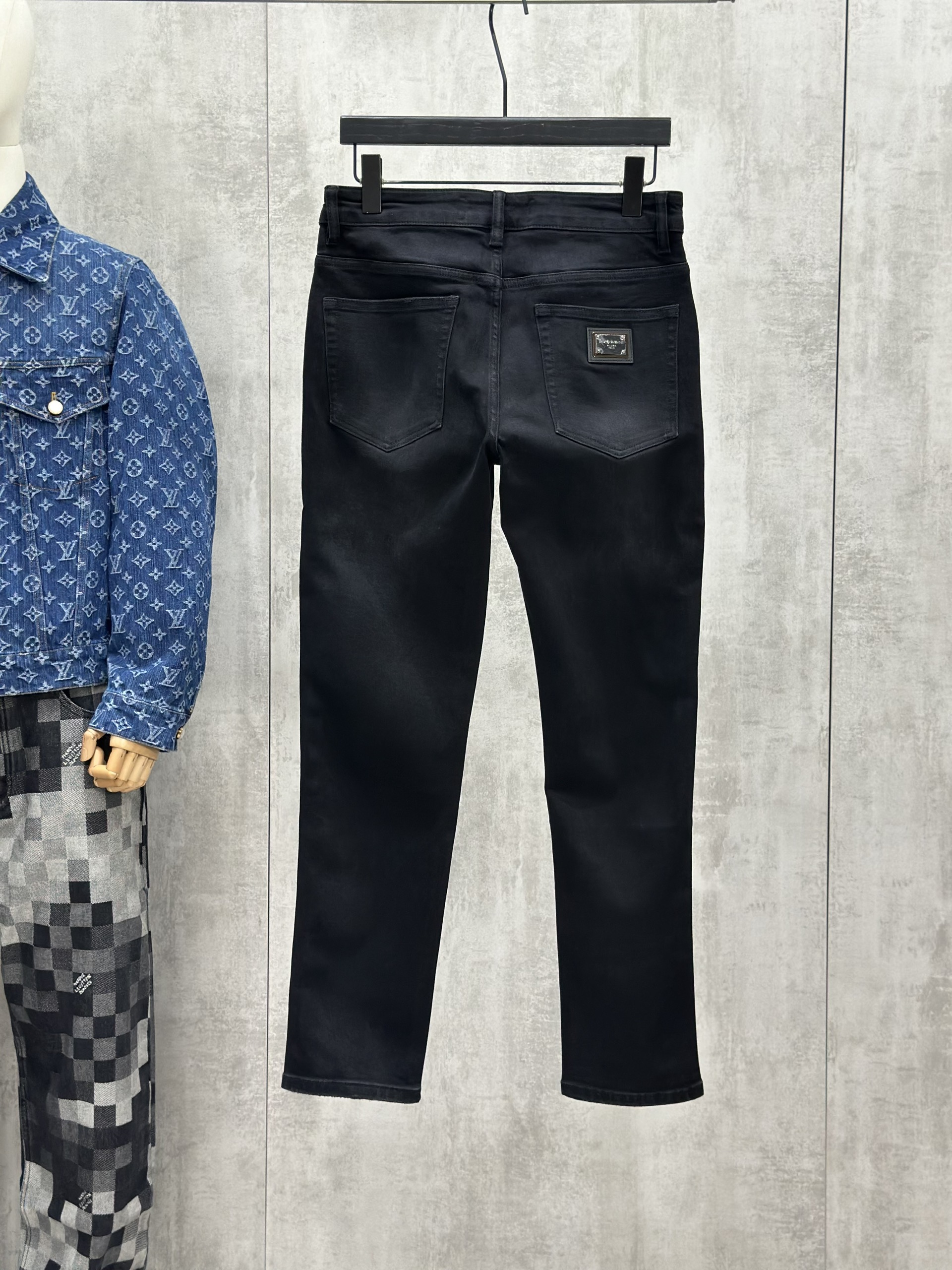 Quần jean bò Dolce Gabbana DG Đen rách xước logo tag vuông túi sau Like Auth 28-34 VTN