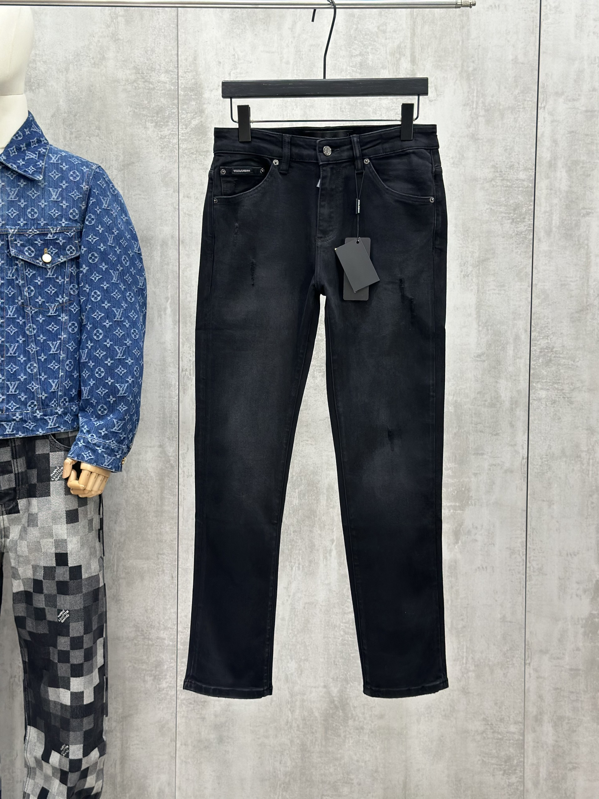 Quần jean bò Dolce Gabbana DG Đen rách xước logo tag vuông túi sau Like Auth 28-34 VTN