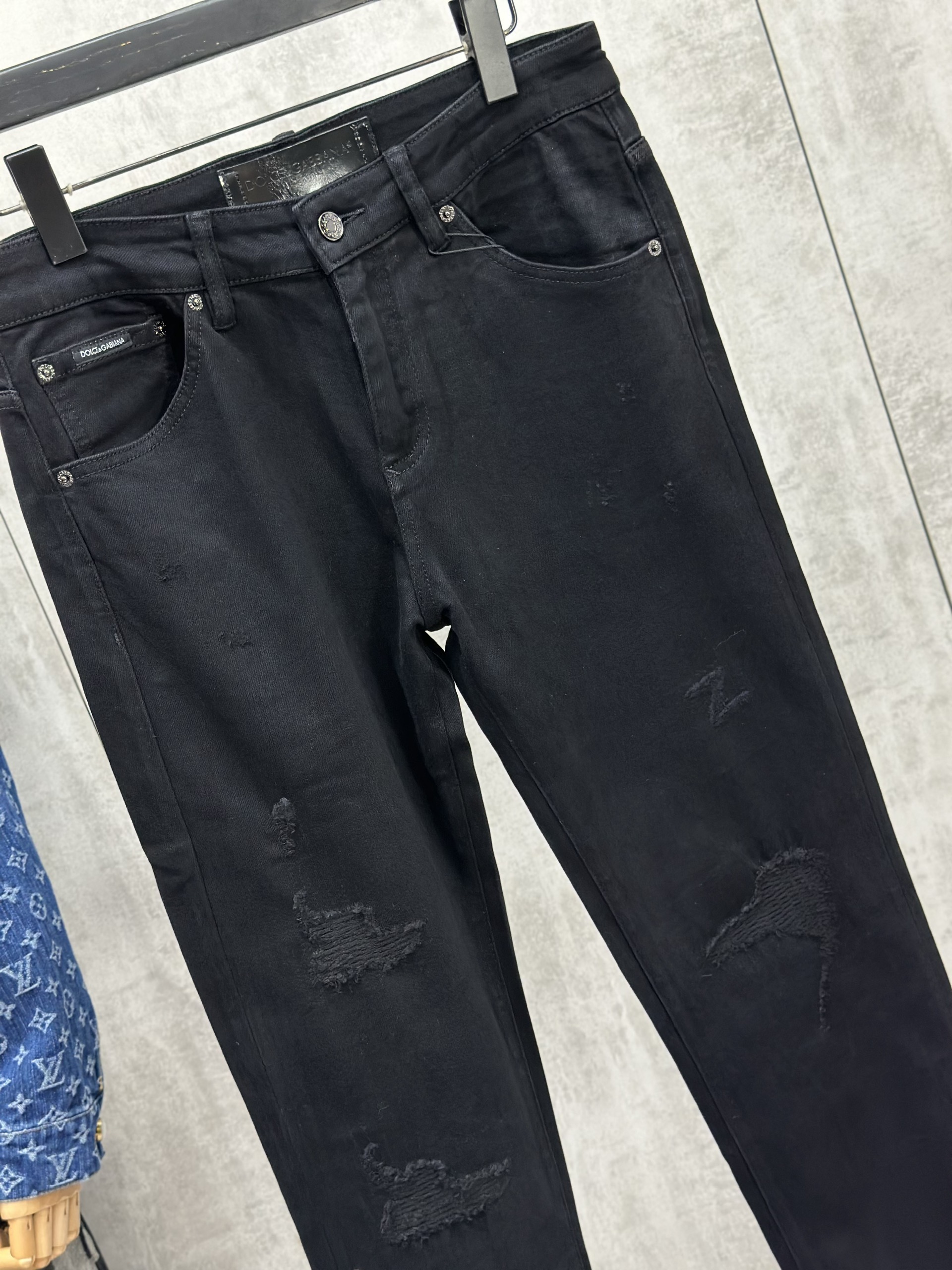 Quần jean bò Dolce Gabbana DG Đen trơn logo trái tim Like Auth 28-34 VTN