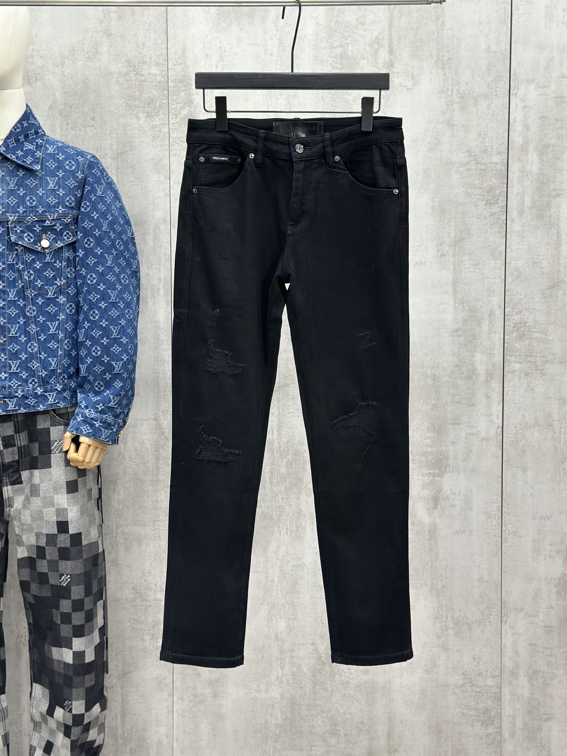 Quần jean bò Dolce Gabbana DG Đen trơn logo trái tim Like Auth 28-34 VTN