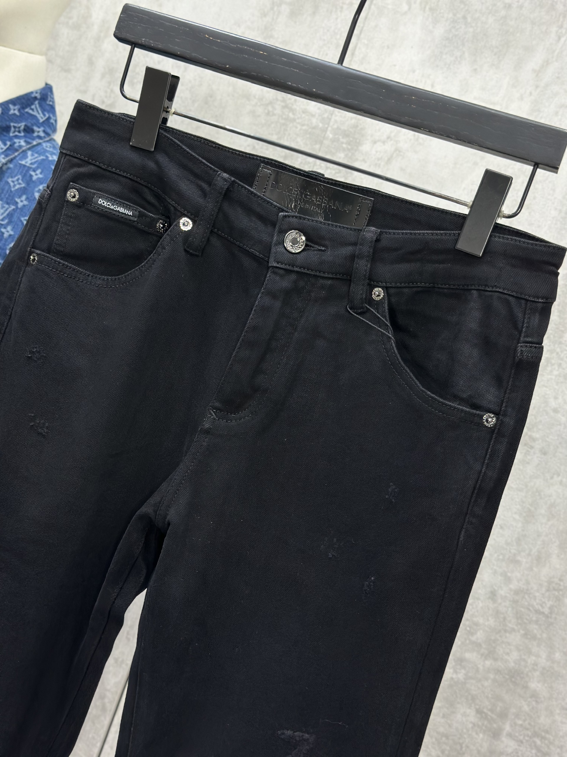 Quần jean bò Dolce Gabbana DG Đen trơn logo trái tim Like Auth 28-34 VTN