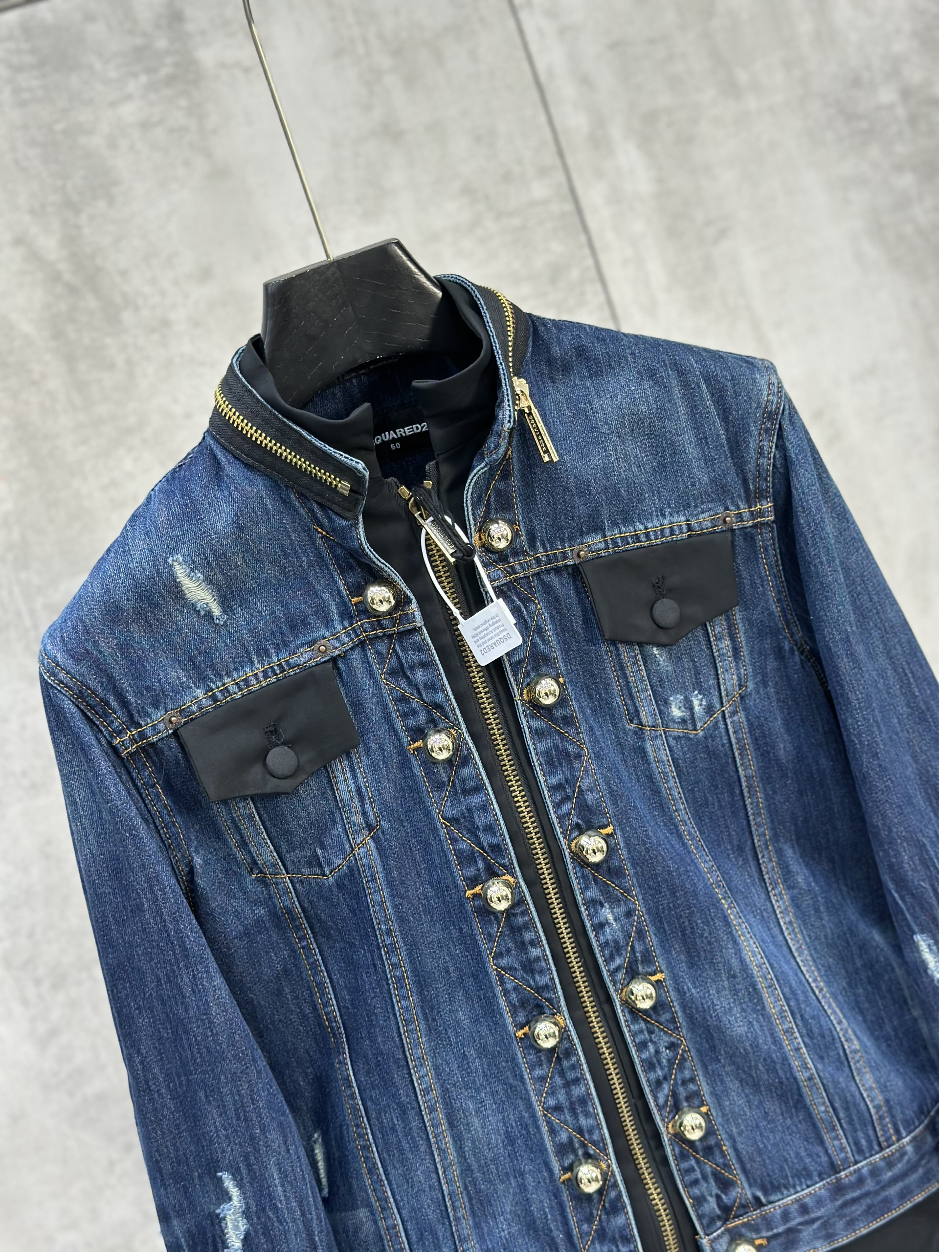 Áo khoác Jean bò Dsquared2 DSQ tay cổ phối khóa ZIP 1-1 on web 48-52 VTN