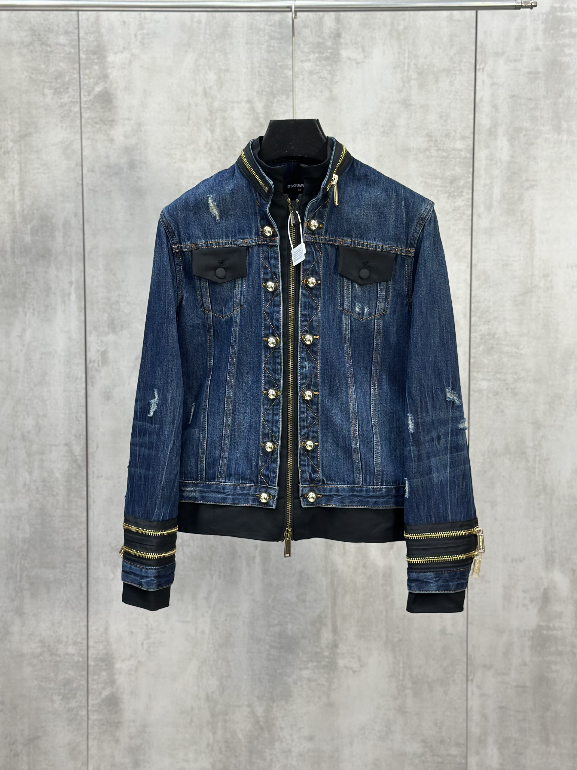 Áo khoác Jean bò Dsquared2 DSQ tay cổ phối khóa ZIP 1-1 on web 48-52 VTN