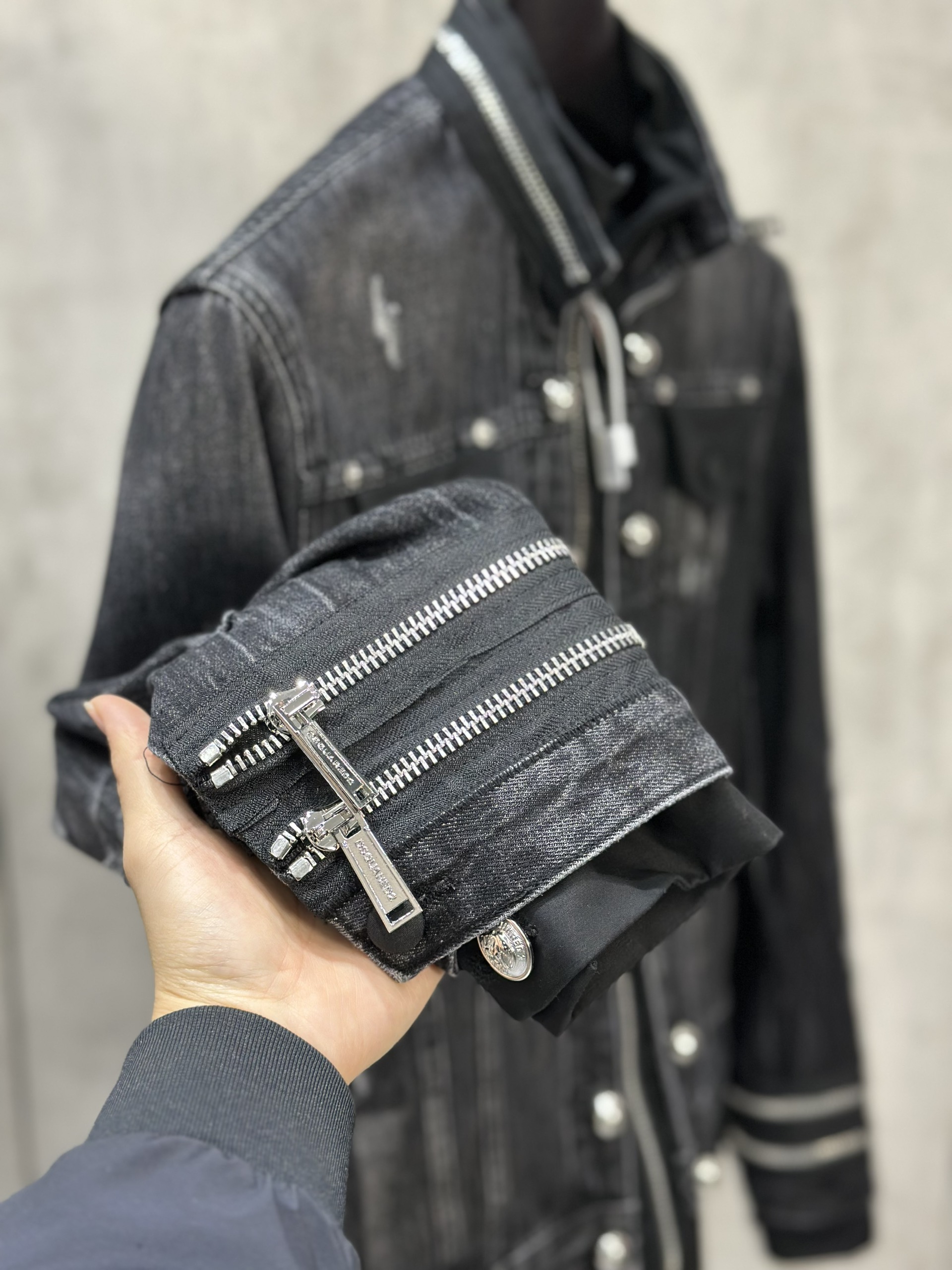 Áo khoác Jean bò Dsquared2 DSQ tay cổ phối khóa ZIP 1-1 on web 48-52 VTN