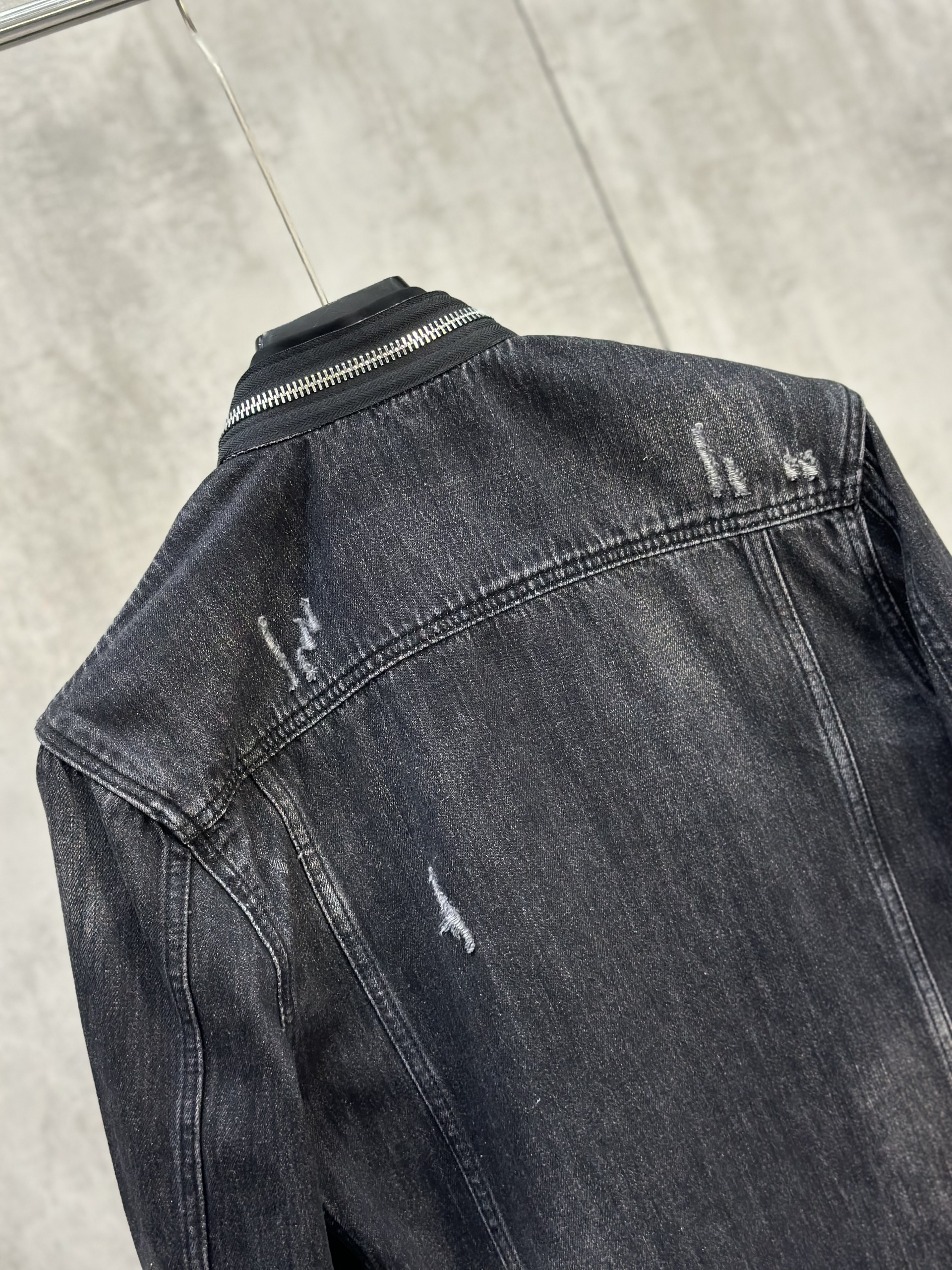 Áo khoác Jean bò Dsquared2 DSQ tay cổ phối khóa ZIP 1-1 on web 48-52 VTN