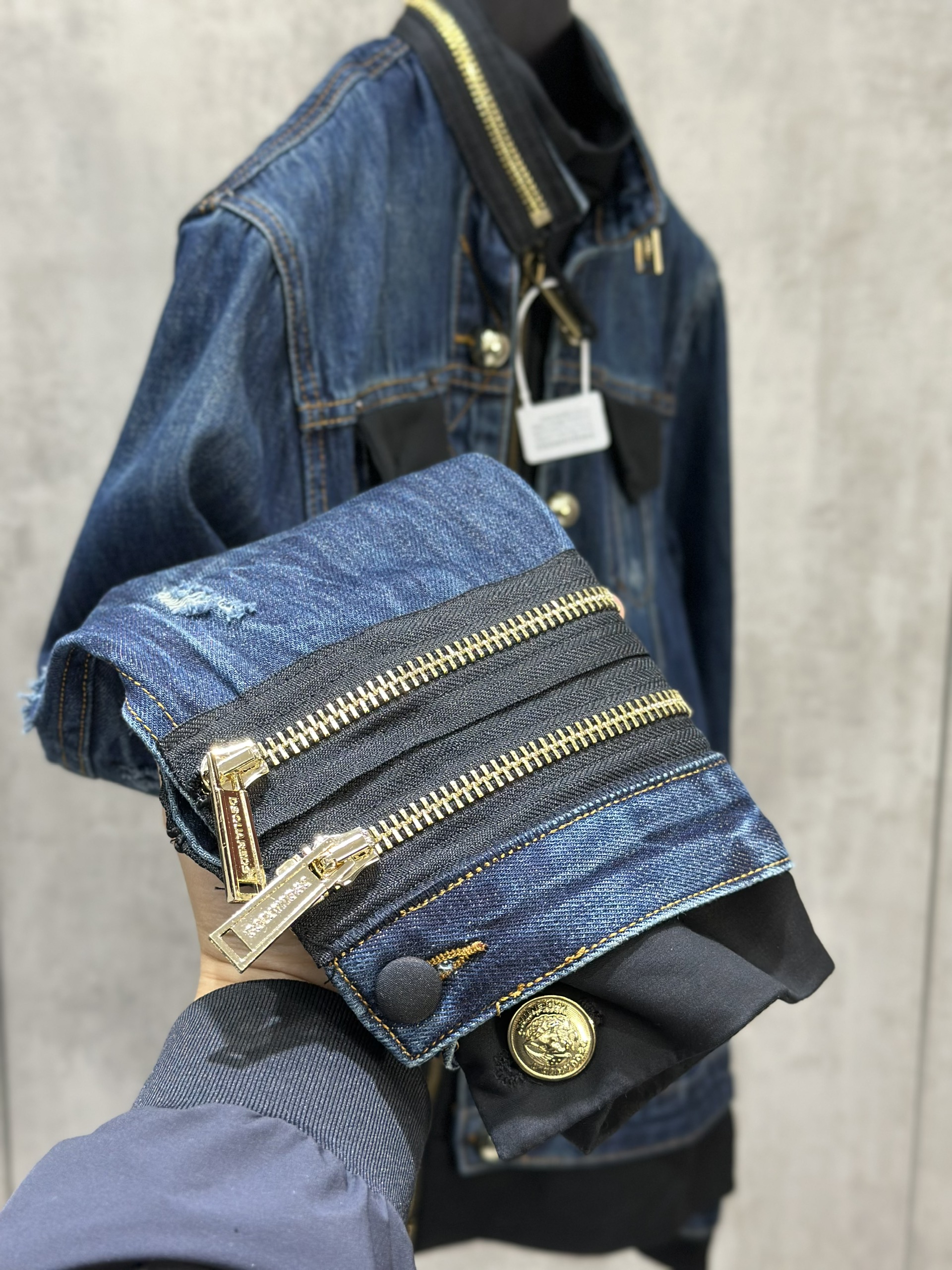 Áo khoác Jean bò Dsquared2 DSQ tay cổ phối khóa ZIP 1-1 on web 48-52 VTN