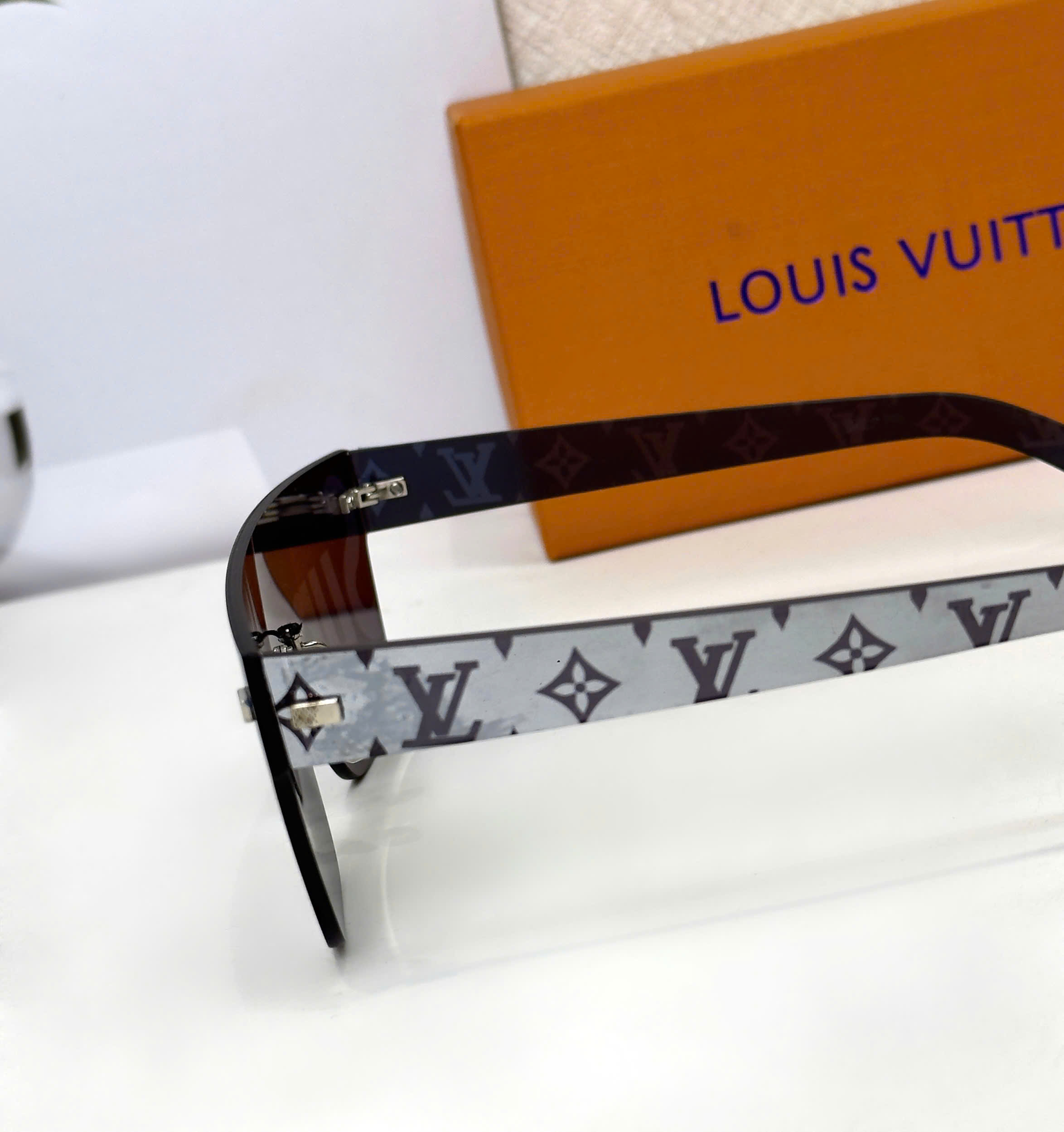 Kính mắt thời trang Louis Vuitton LV Supreme họa tiết Like Auth on web fulbox DDT
