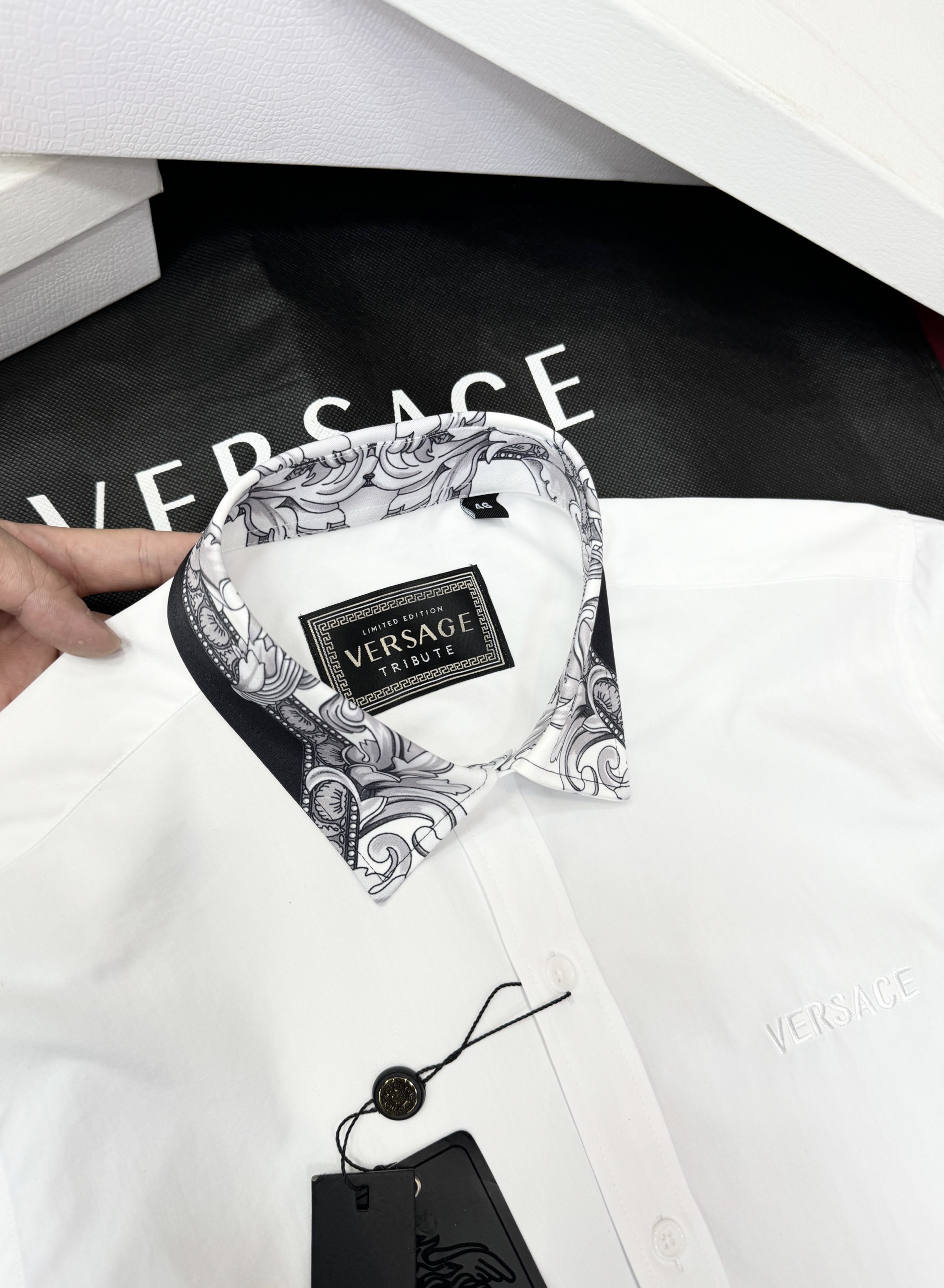 Áo sơ mi cộc tay Versace VS họa tiết check cổ logo thêu ngực Like Auth 44-50 CD