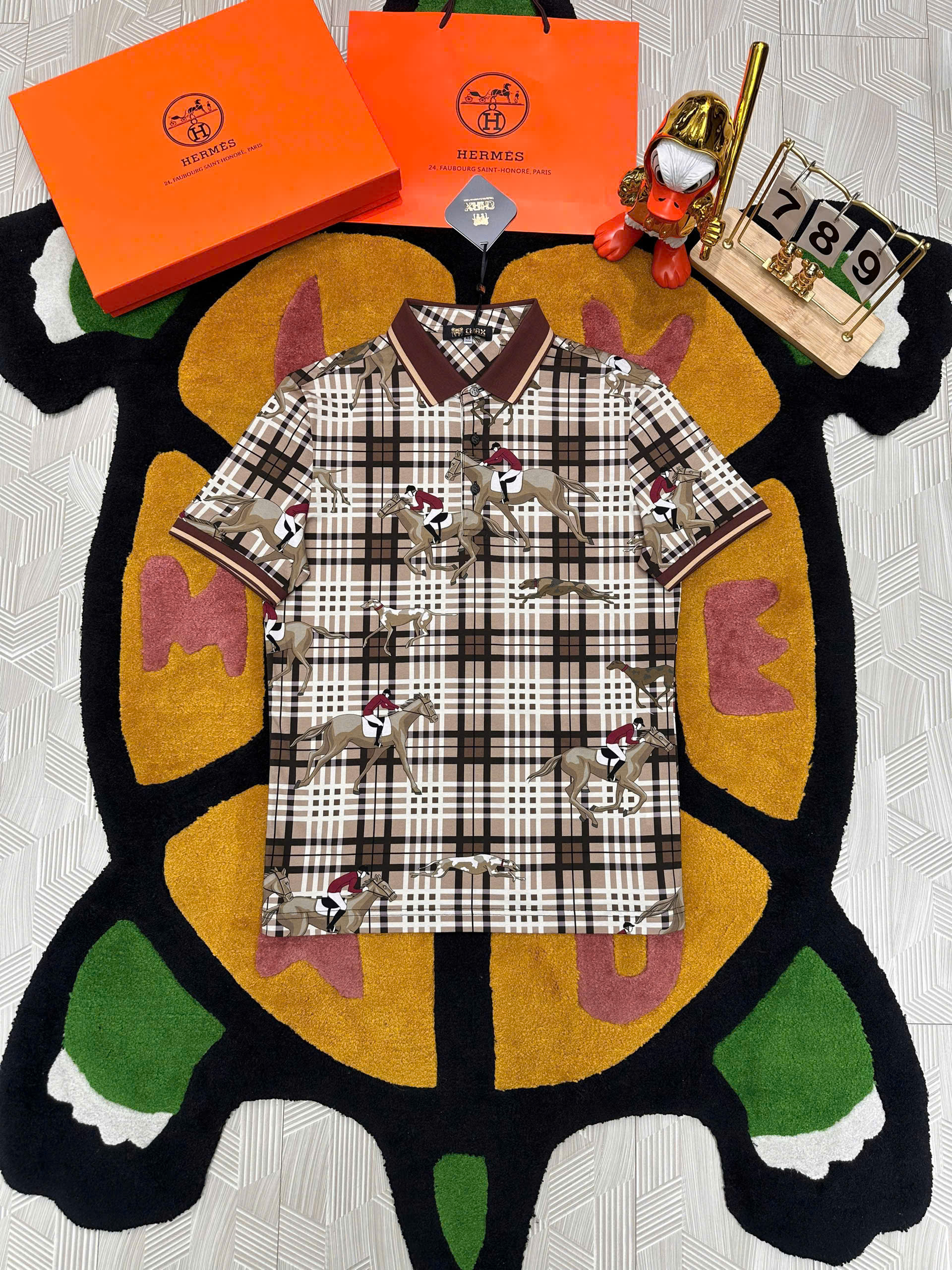 C:\Users\ADMIN\Downloads\20260227-20260302T070939Z-3-001\20260227\1380 Áo polo hình Hermes HM họa tiết cưỡi ngựa Like Auth 1-1 on web 48-52 MK