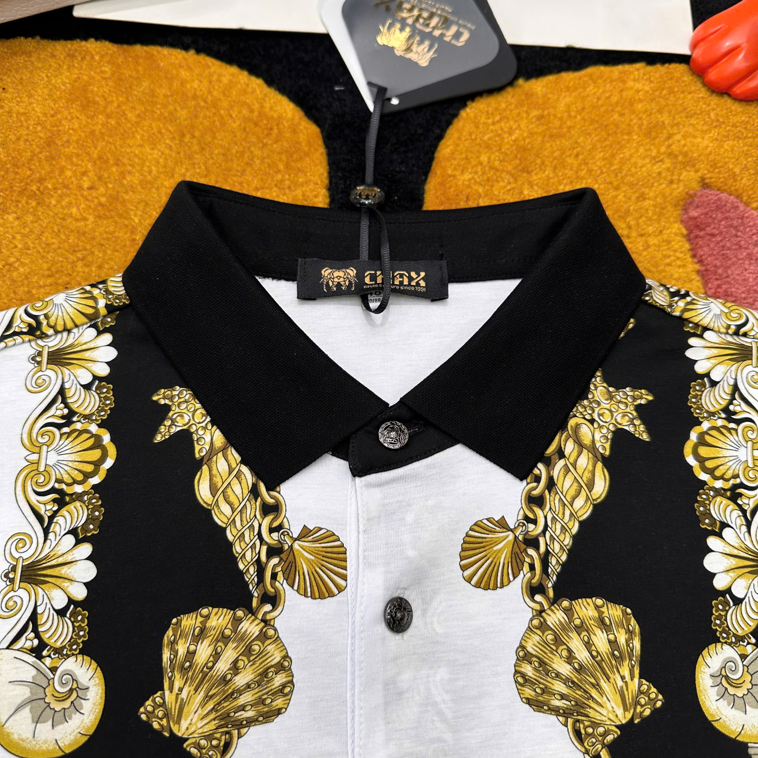 Áo polo hình Versace VS họa tiết đôi cá ngựa Quý tộc Like AUth 48-52 MK