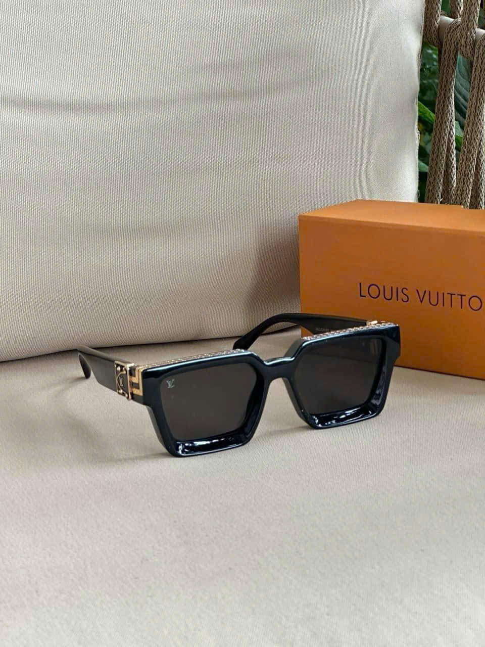 Kính mắt thời trang Louis Vuitton LV 1-1 Millionaires Evidence Sunglasses Like Auth MK