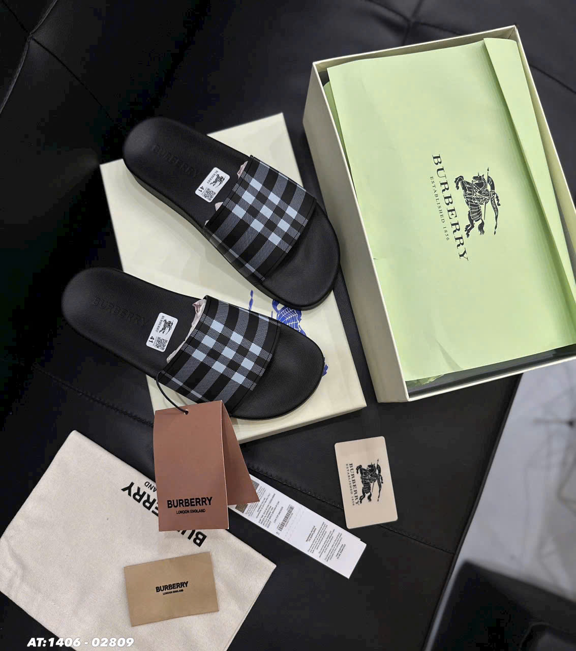 Dép lê Burberry BBR Đen kẻ sọc Đen Xám Like Auth 38-43 MK