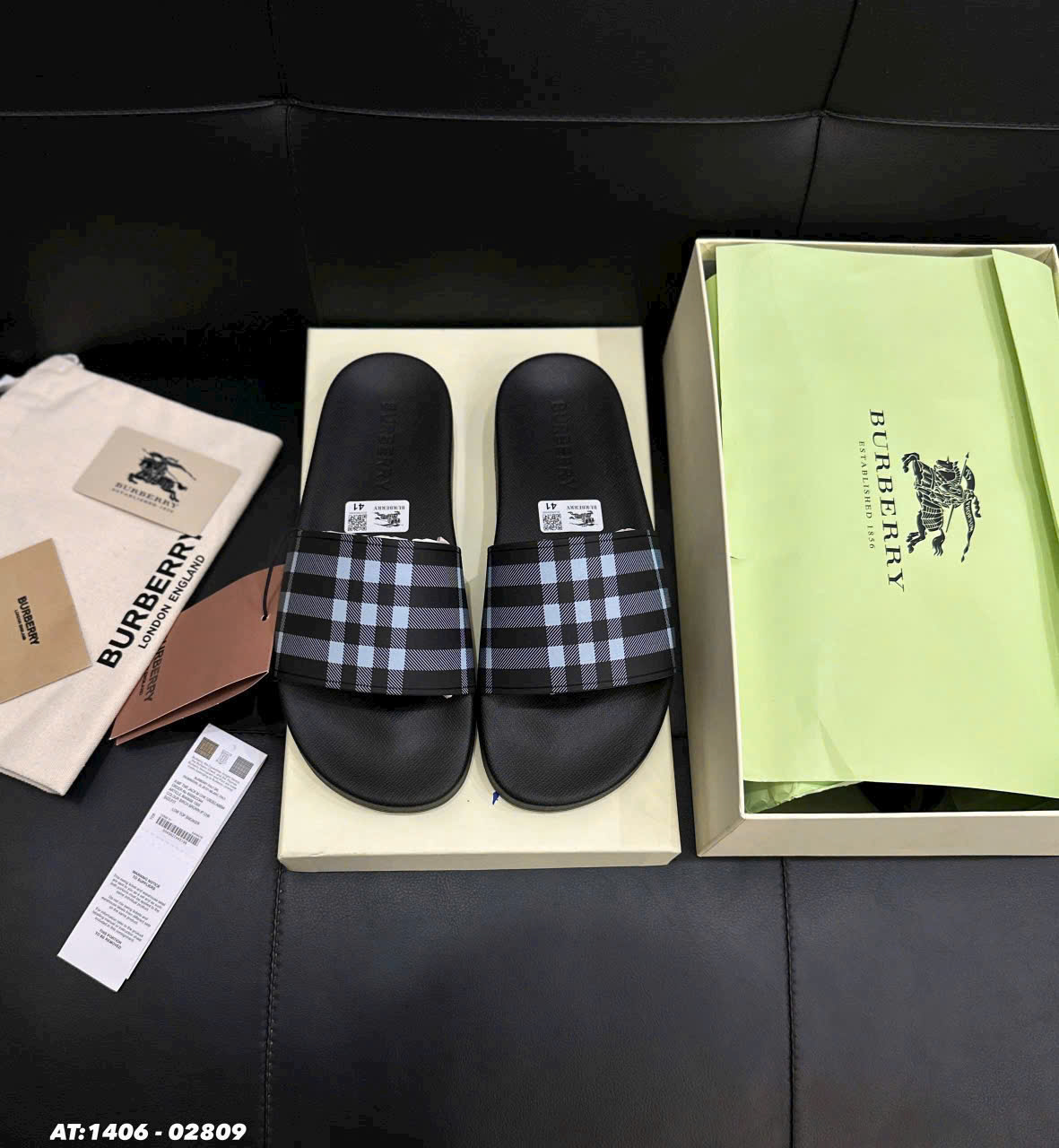 Dép lê Burberry BBR Đen kẻ sọc Đen Xám Like Auth 38-43 MK