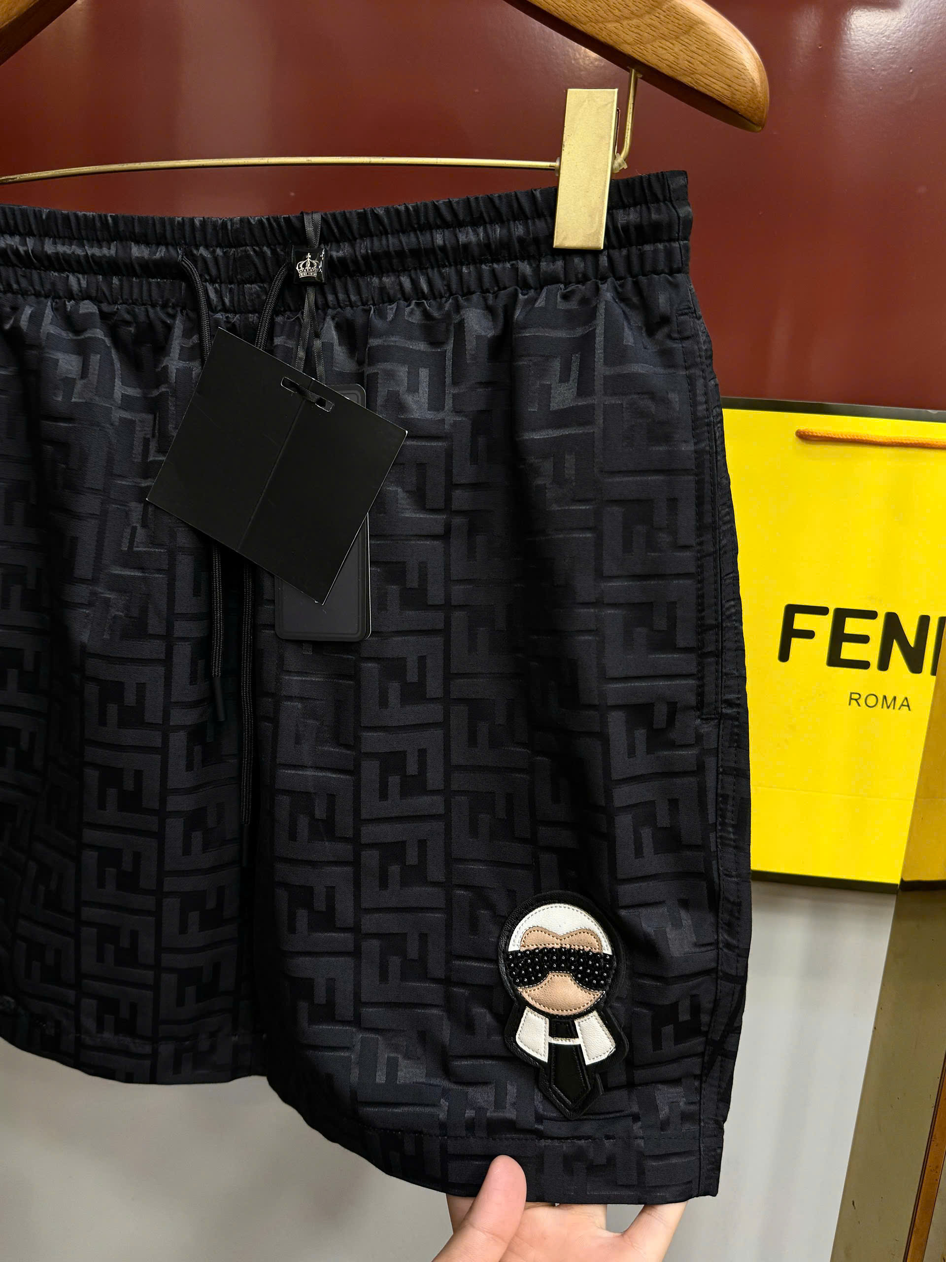 Quần short đùi gió Fendi FD logo full thêu logo dân chơi Like Auth 44-50 CD