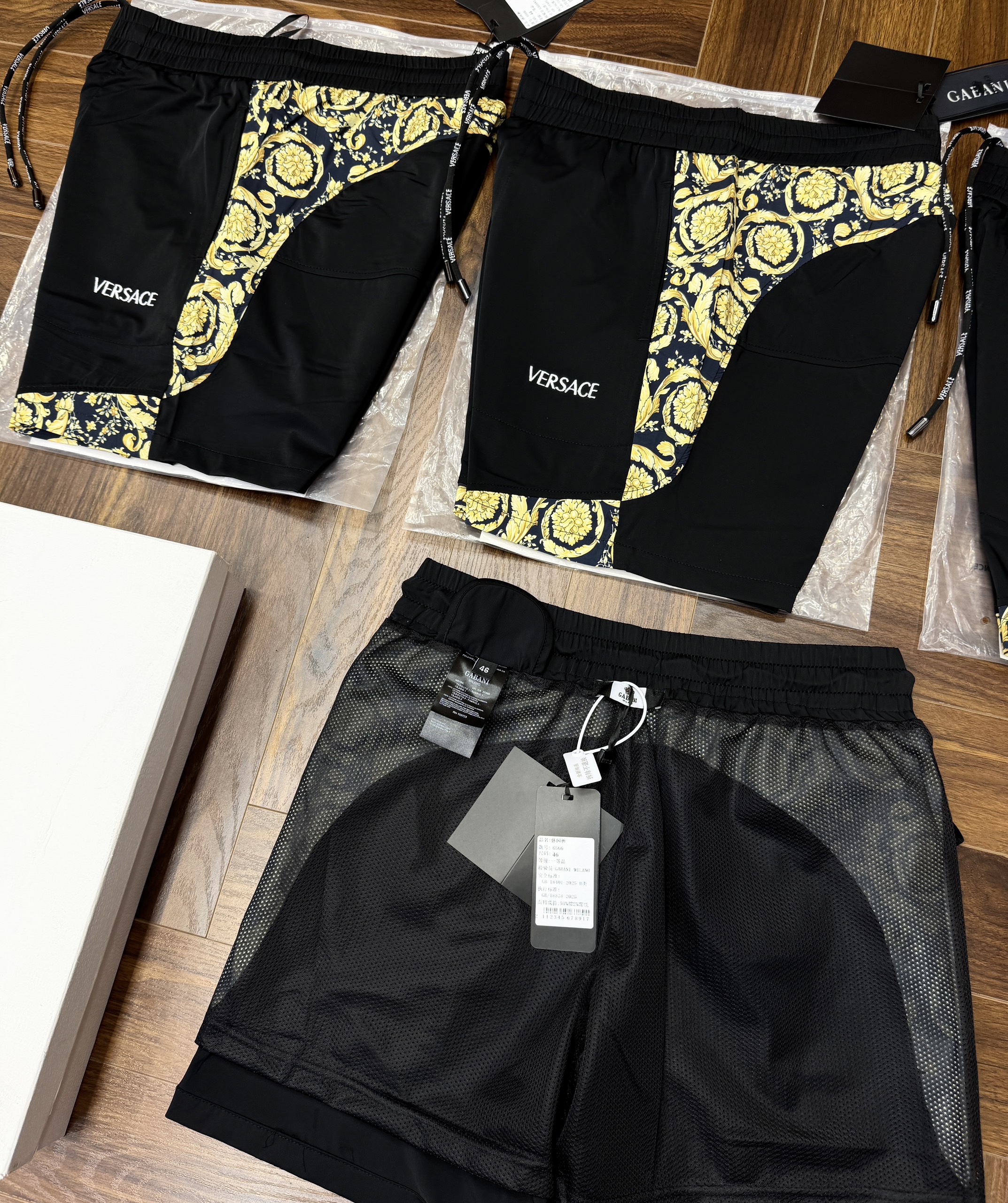 Quần short đùi gió Versace VS Đen phối Vàng họa tiết quý tộc Like Auth 44-50 CD