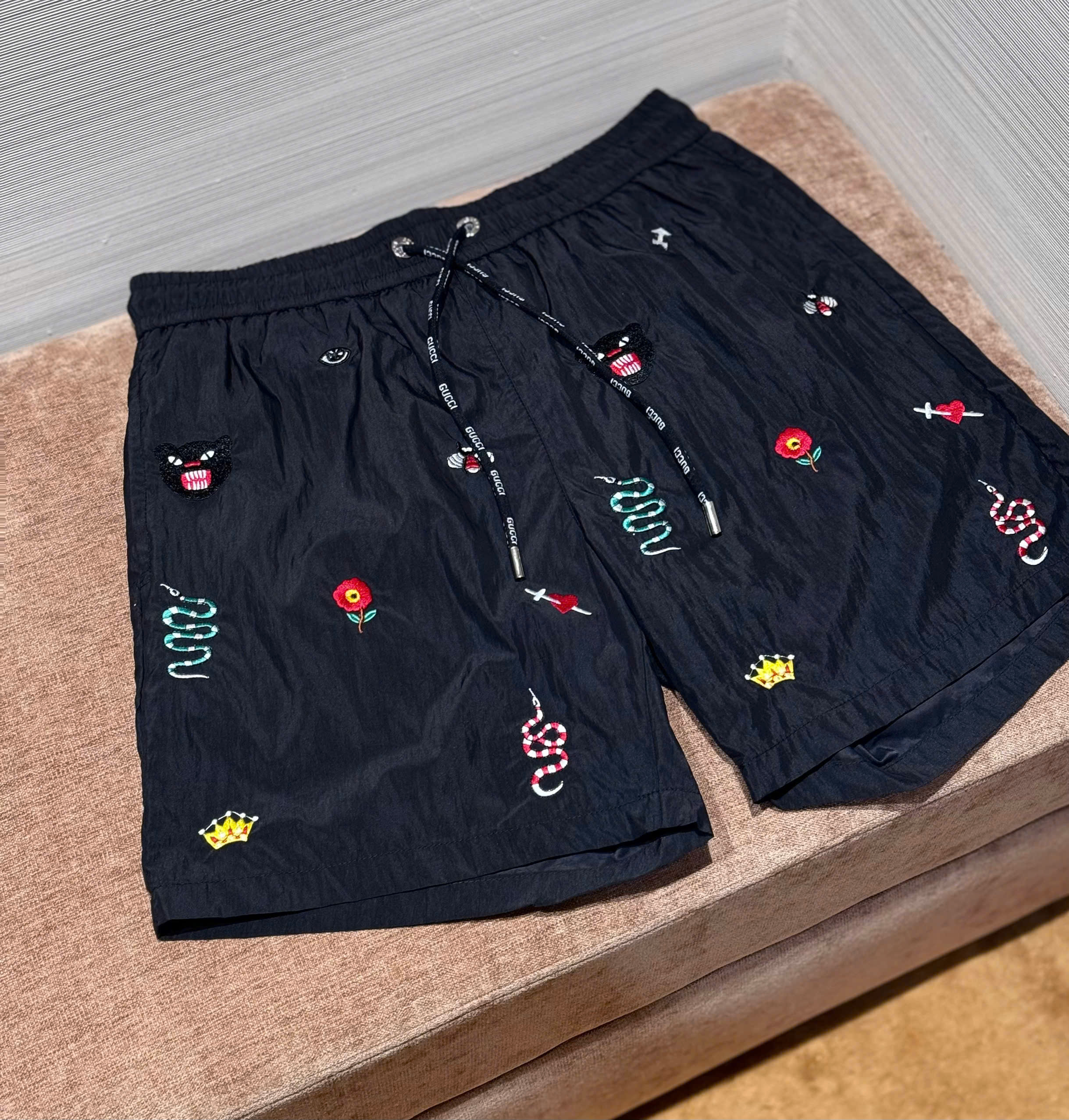 Quần short gió Gucci GC họa tiết logo thương hiệu Like Auth 1-1 on web DDT