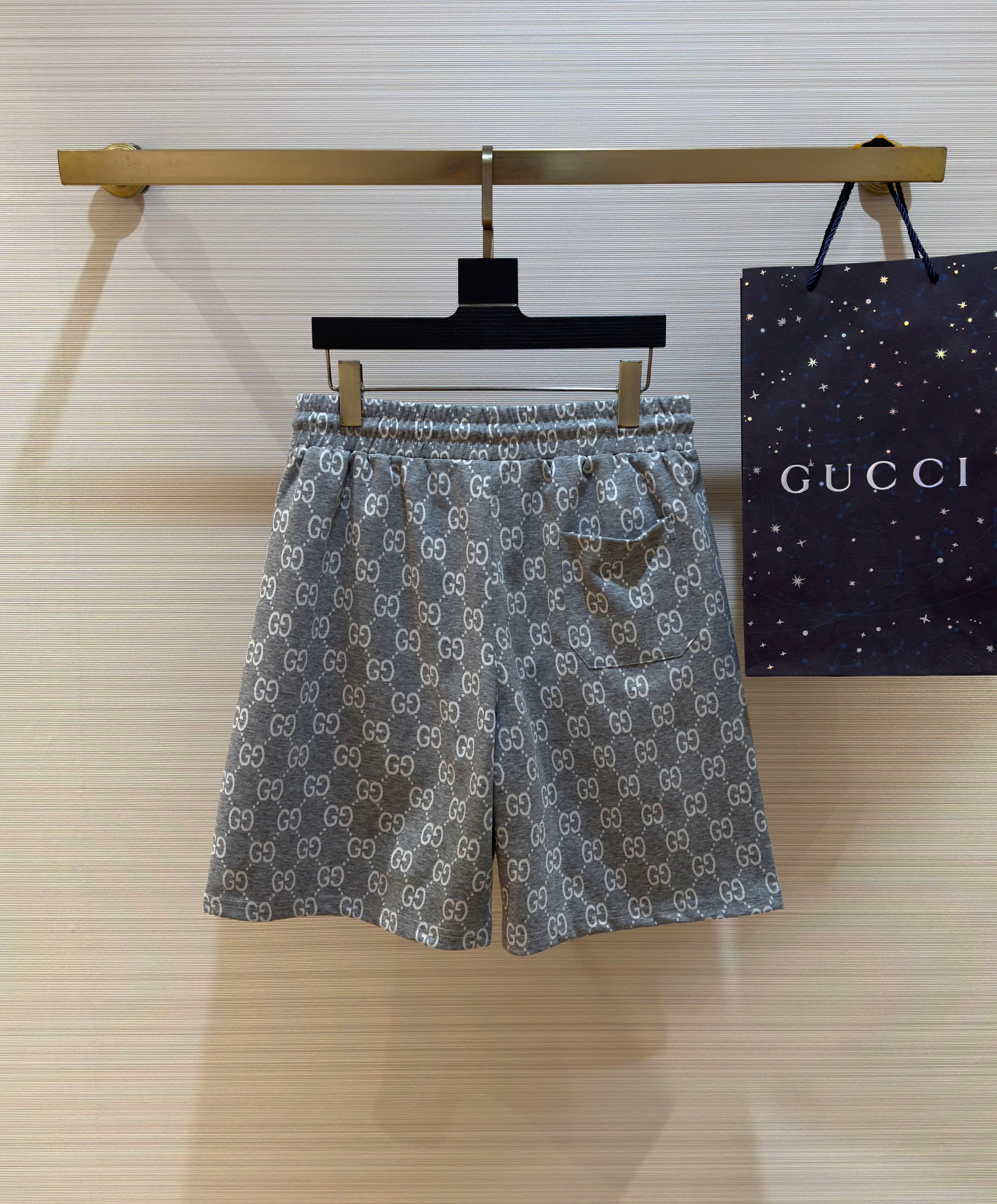 Quần short nỉ Gucci GC Xám họa tiết monogram logo GG Like Auth 1-1 on web DDT
