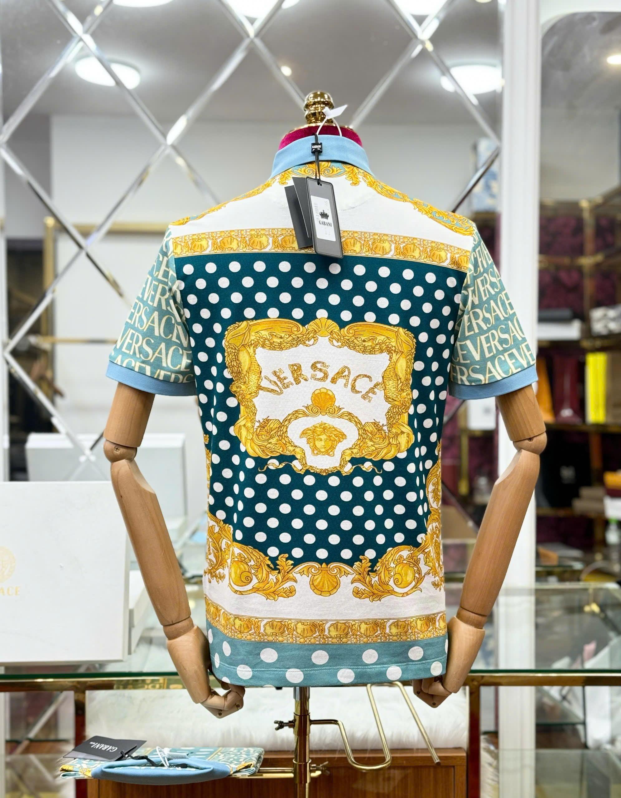 Áo polo hình Versace VS họa tiết logo phối chấm bi Like Auth 44-50 MK