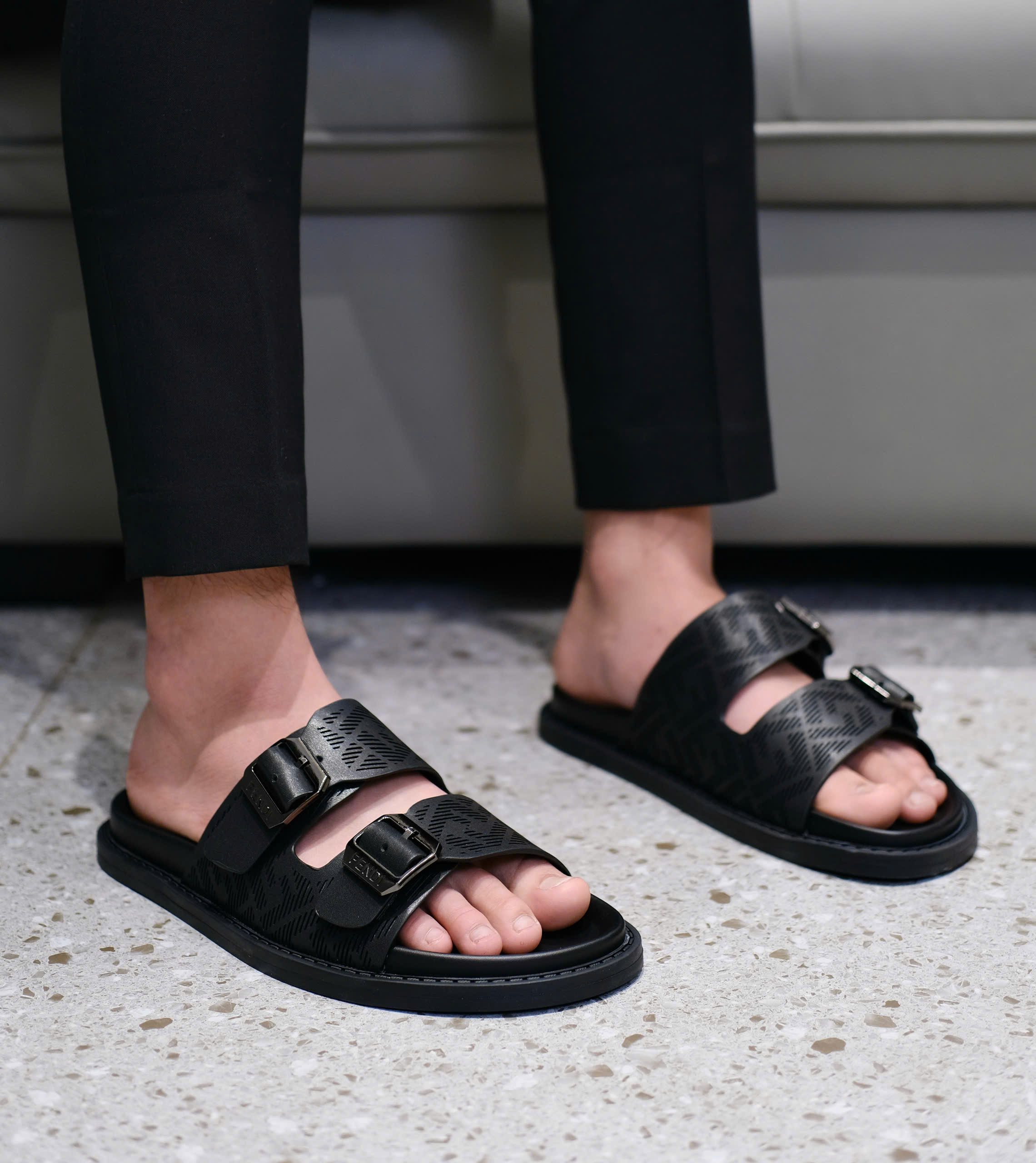 Dép lê Fendi FD 2 quai khóa cài logo dập chìm Like Auth 38-43 DDT