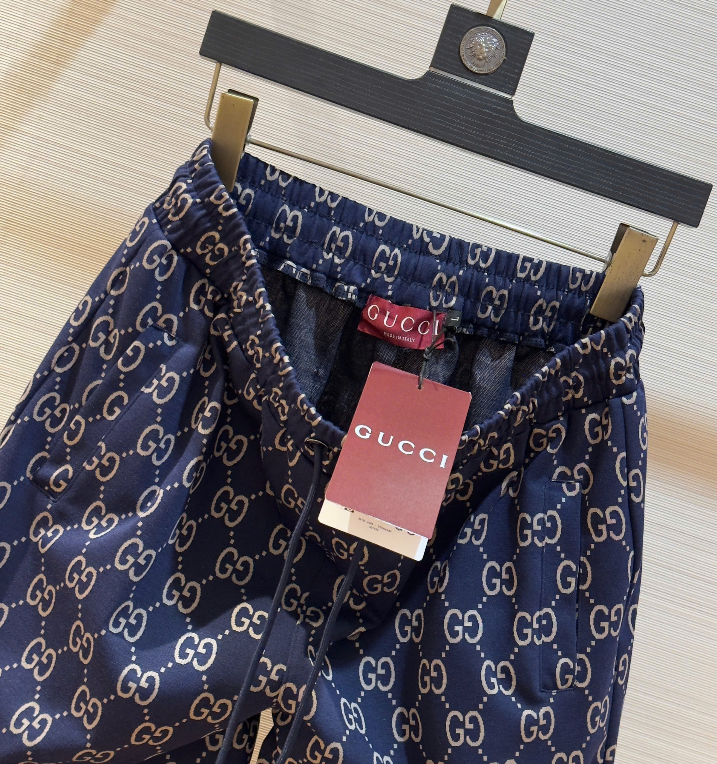 Quần short nỉ Gucci GC Xanh than họa tiết monogram logo GG Like Auth 1-1 on web DDT