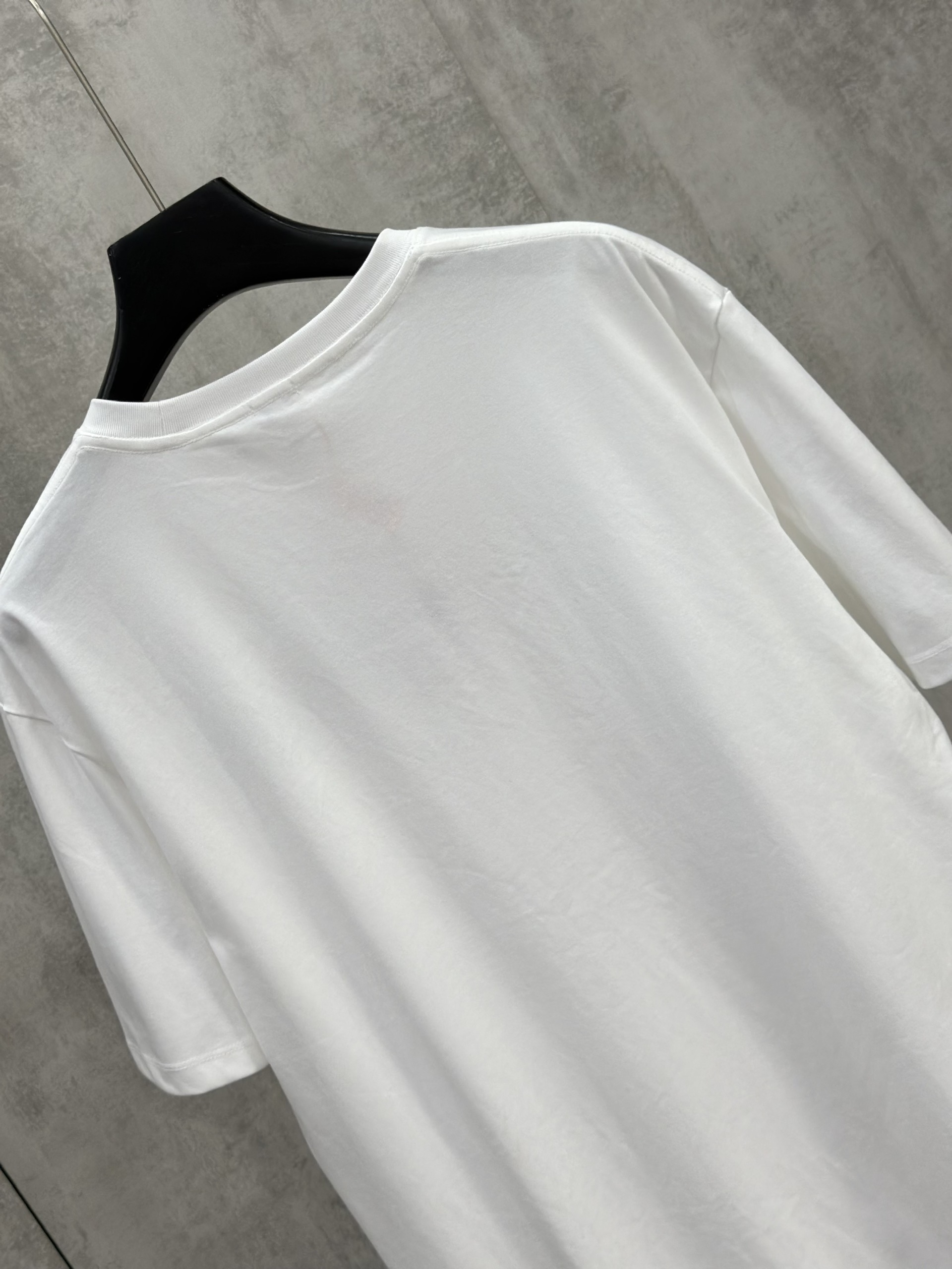 Áo phông T shirt Loewe logo thêu phối túi ngực Like Auth S-L VTN\Trắng