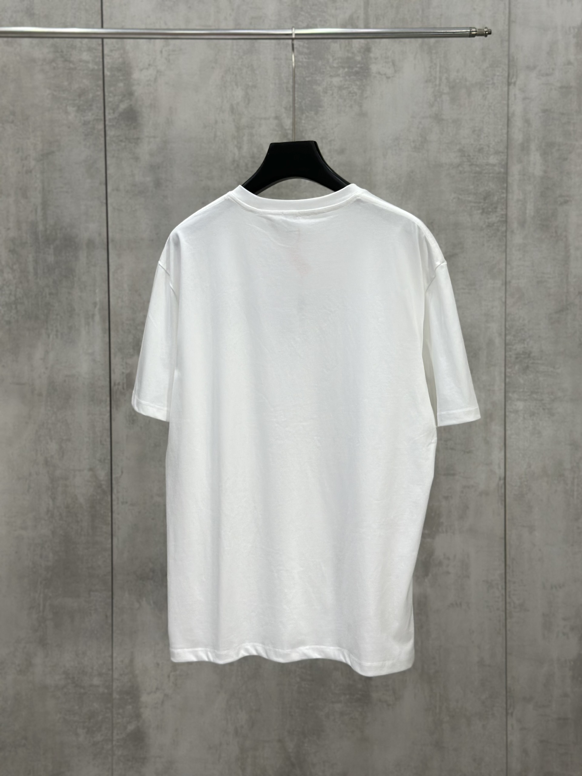 Áo phông T shirt Loewe logo thêu phối túi ngực Like Auth S-L VTN\Trắng