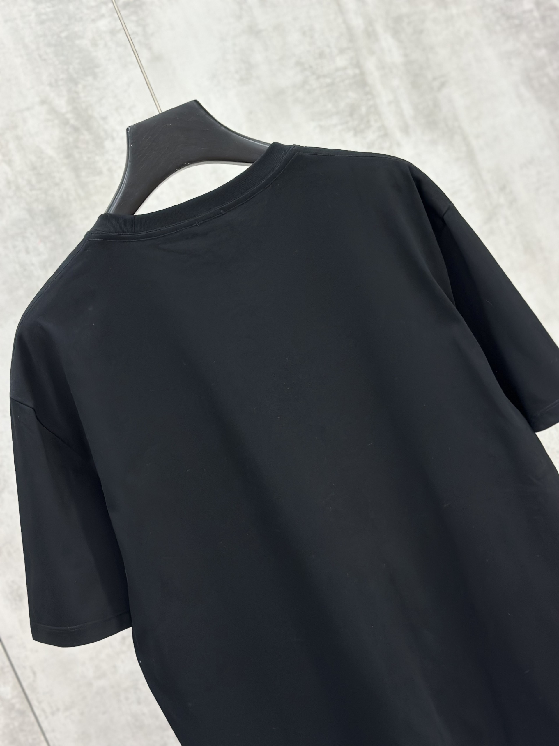 Áo phông T shirt Loewe logo thêu phối túi ngực Like Auth S-L VTN\Đen