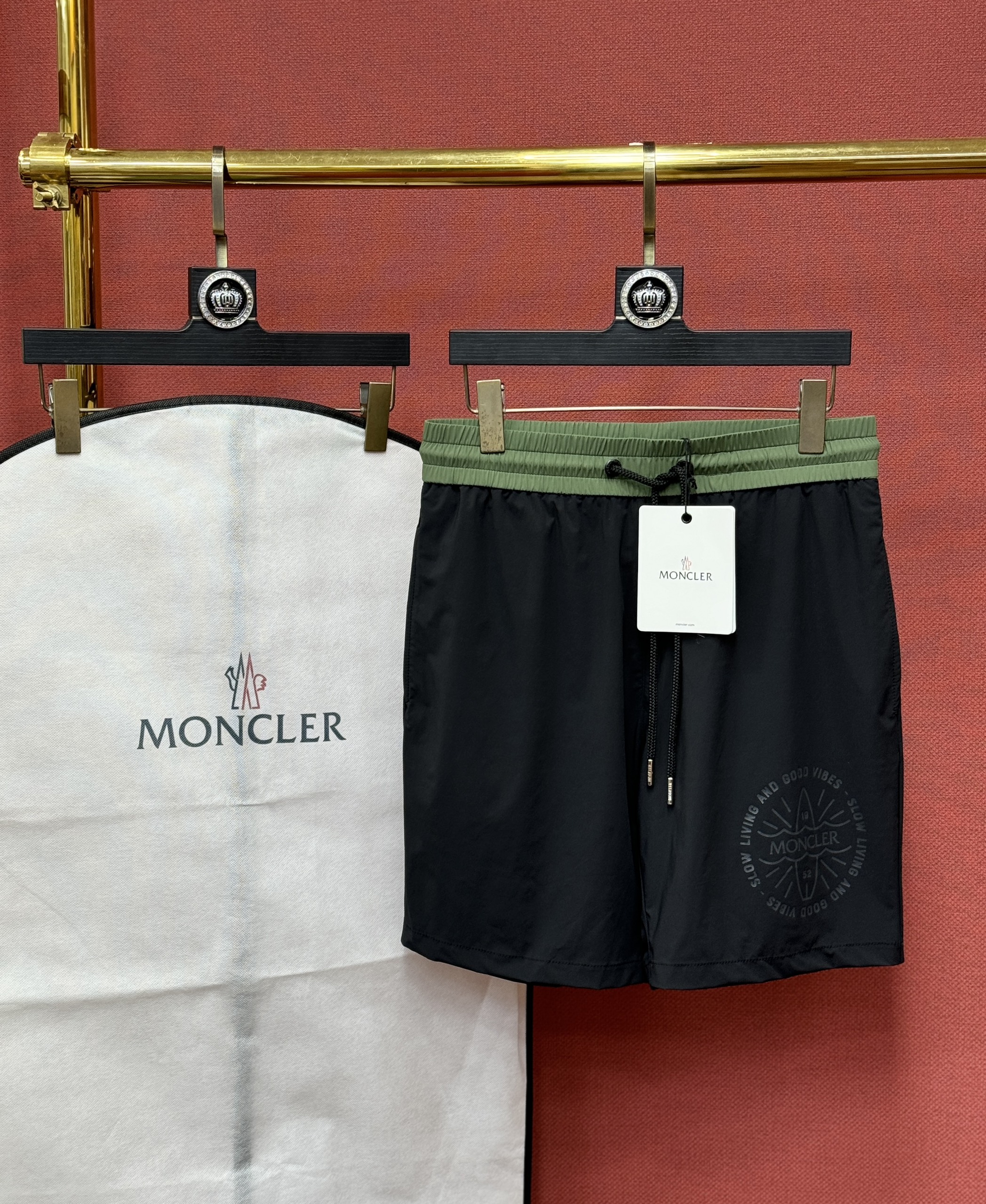 Quần short đùi gió Moncler bo cạp logo đùi túi sau Like Auth 44-50 CD