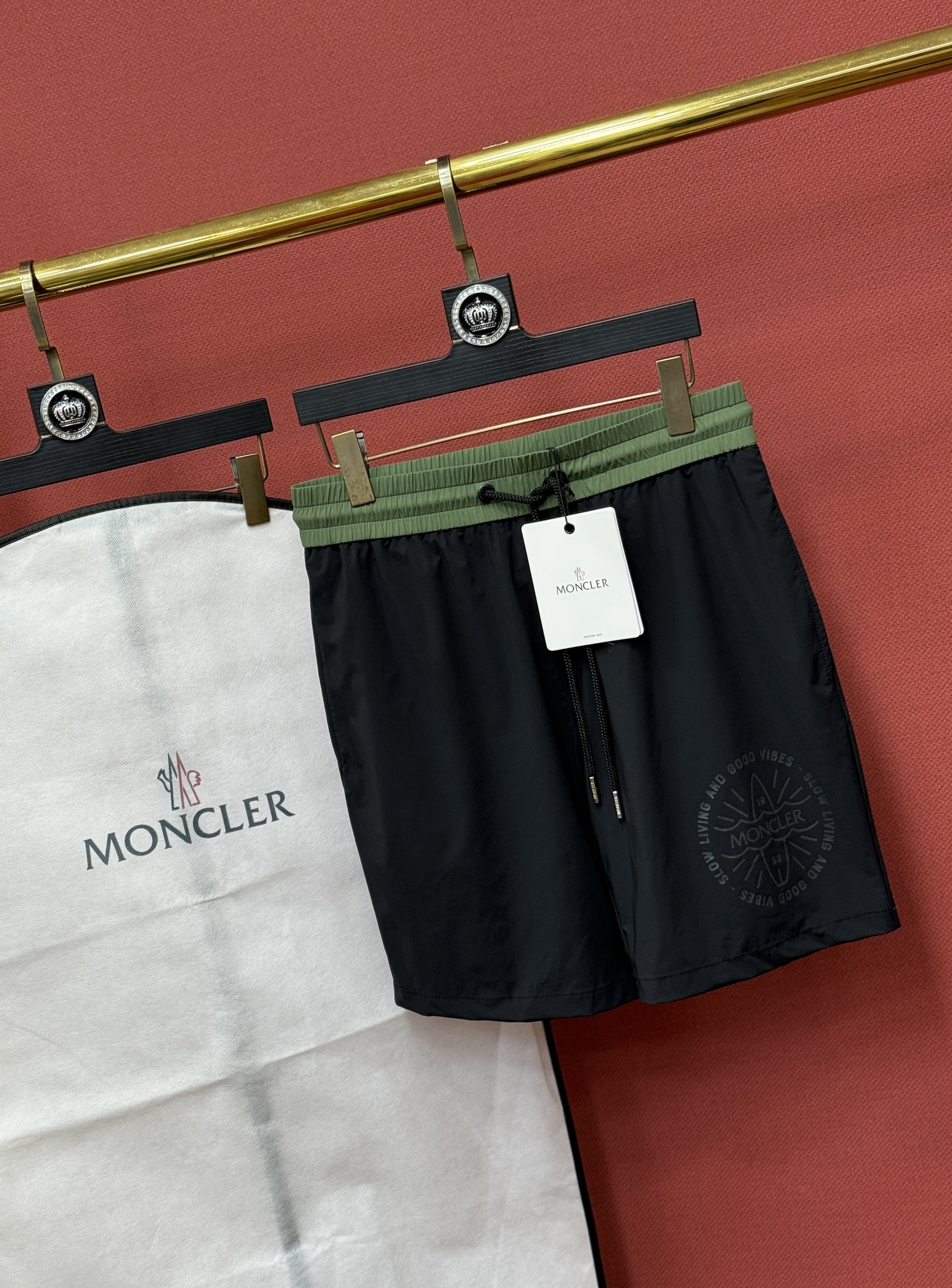 Quần short đùi gió Moncler bo cạp logo đùi túi sau Like Auth 44-50 CD