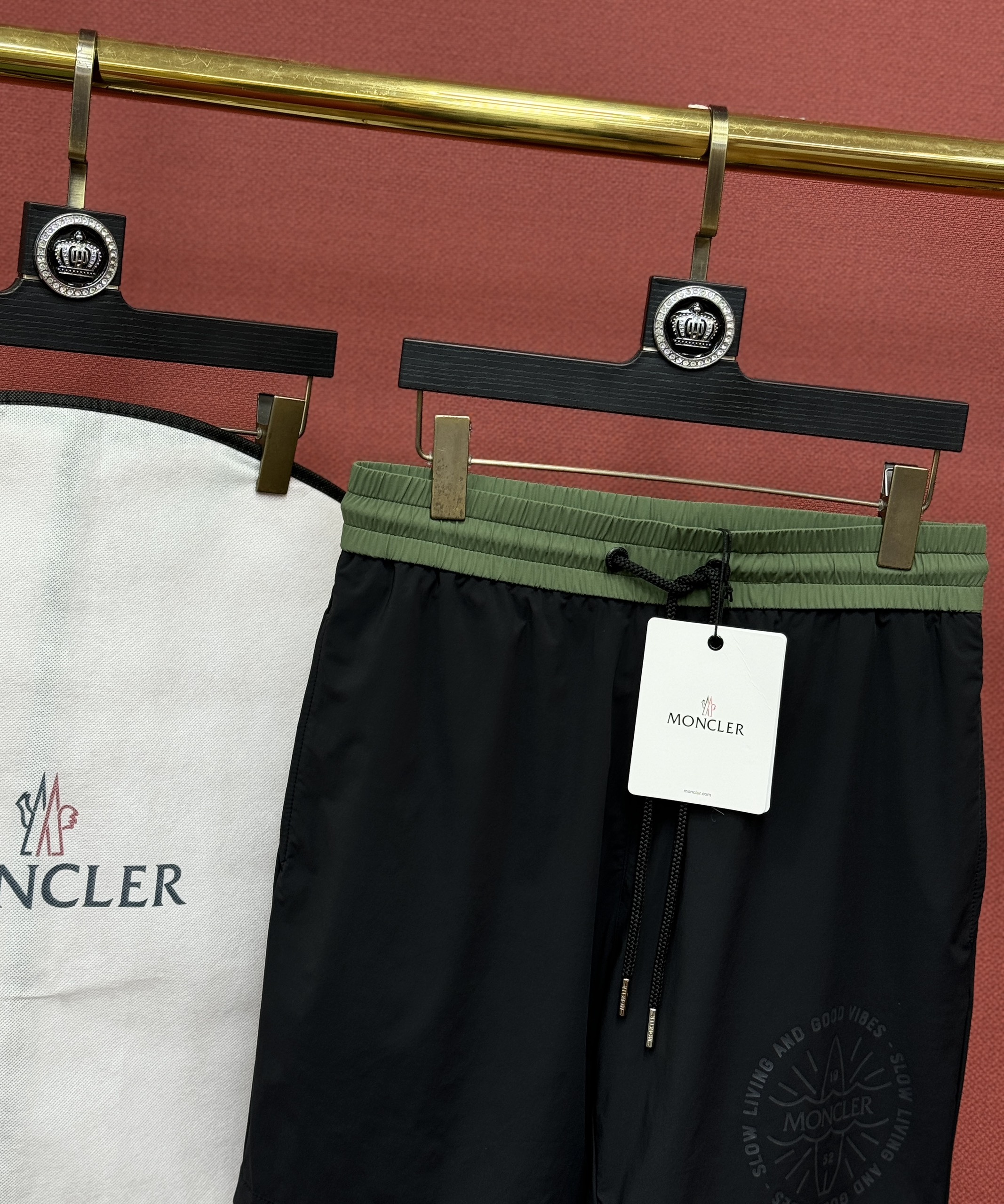 Quần short đùi gió Moncler bo cạp logo đùi túi sau Like Auth 44-50 CD