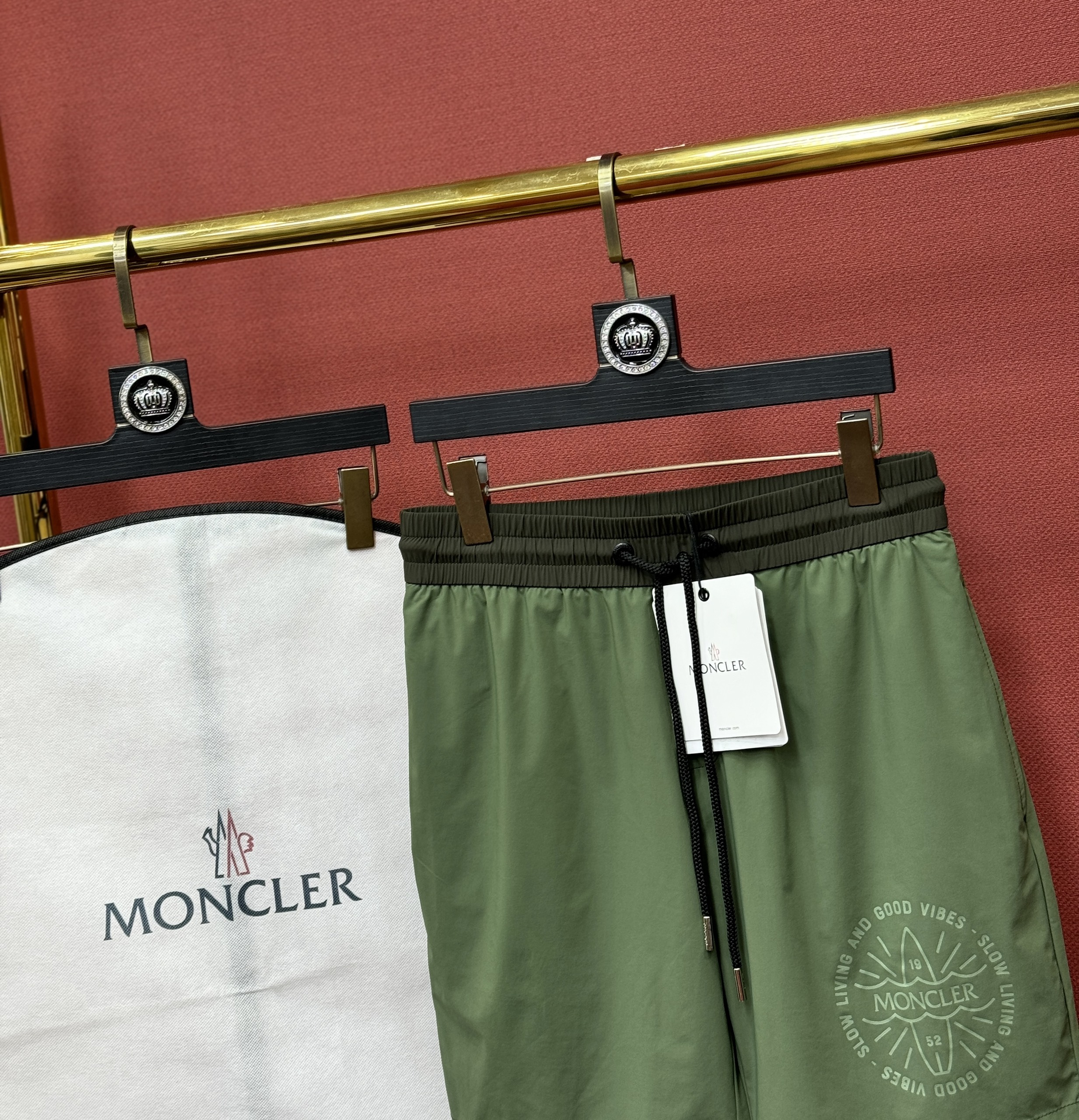 Quần short đùi gió Moncler bo cạp logo đùi túi sau Like Auth 44-50 CD