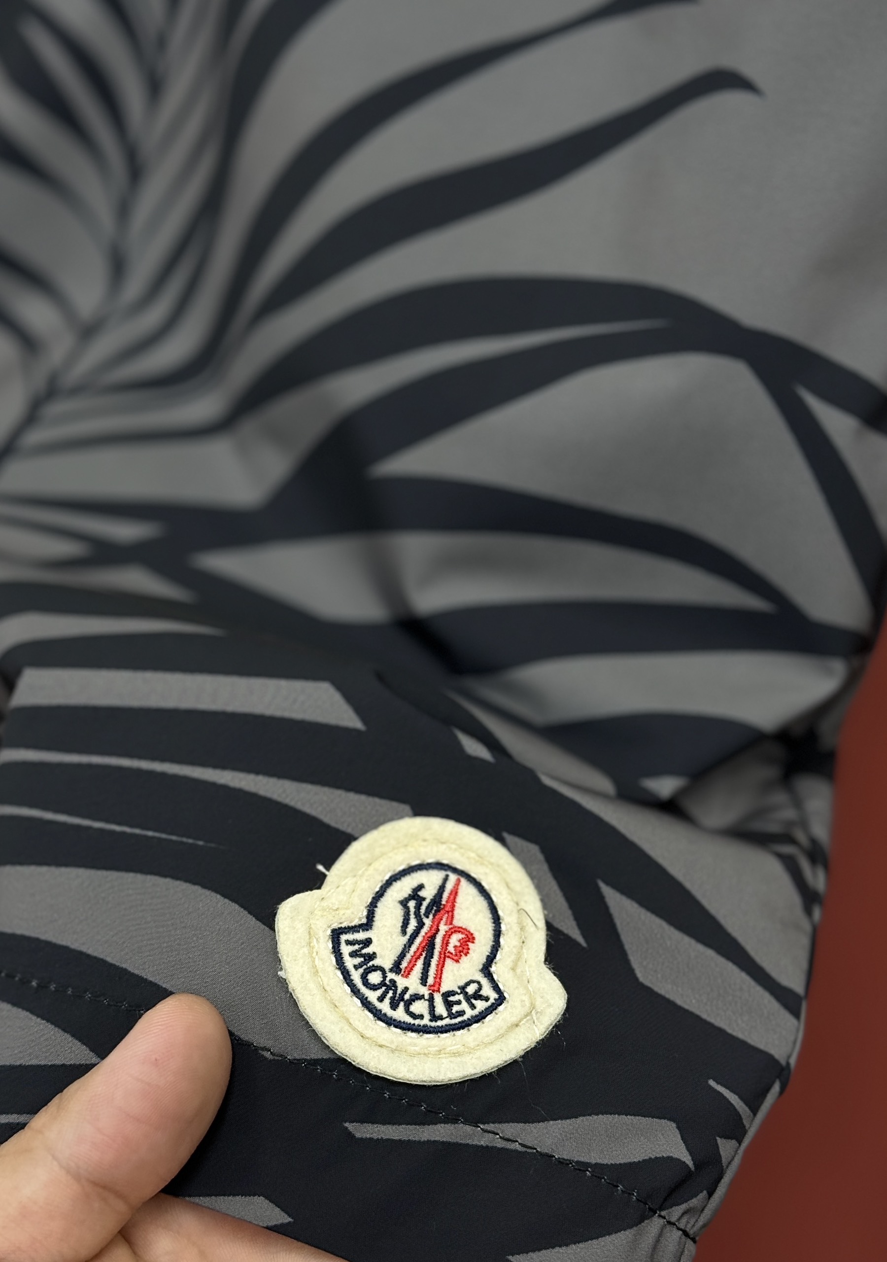 Quần short đùi gió Moncler họa tiết lá cỏ Like Auth 44-50 CD