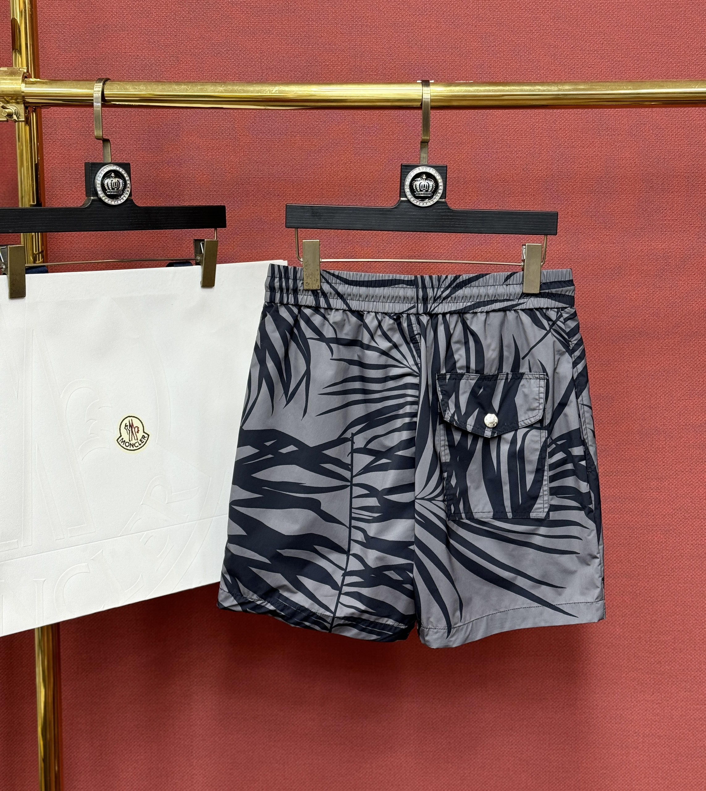 Quần short đùi gió Moncler họa tiết lá cỏ Like Auth 44-50 CD