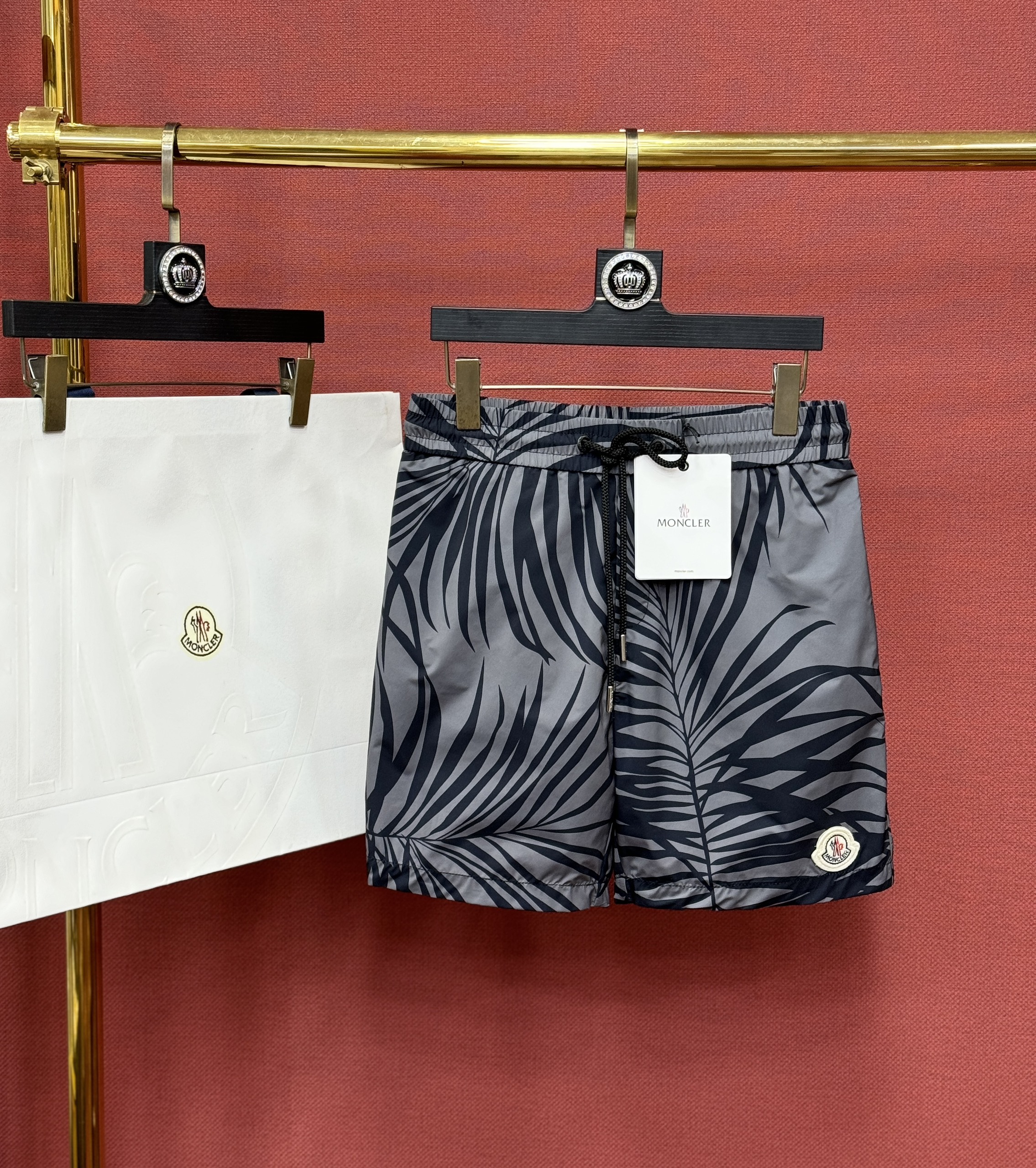 Quần short đùi gió Moncler họa tiết lá cỏ Like Auth 44-50 CD